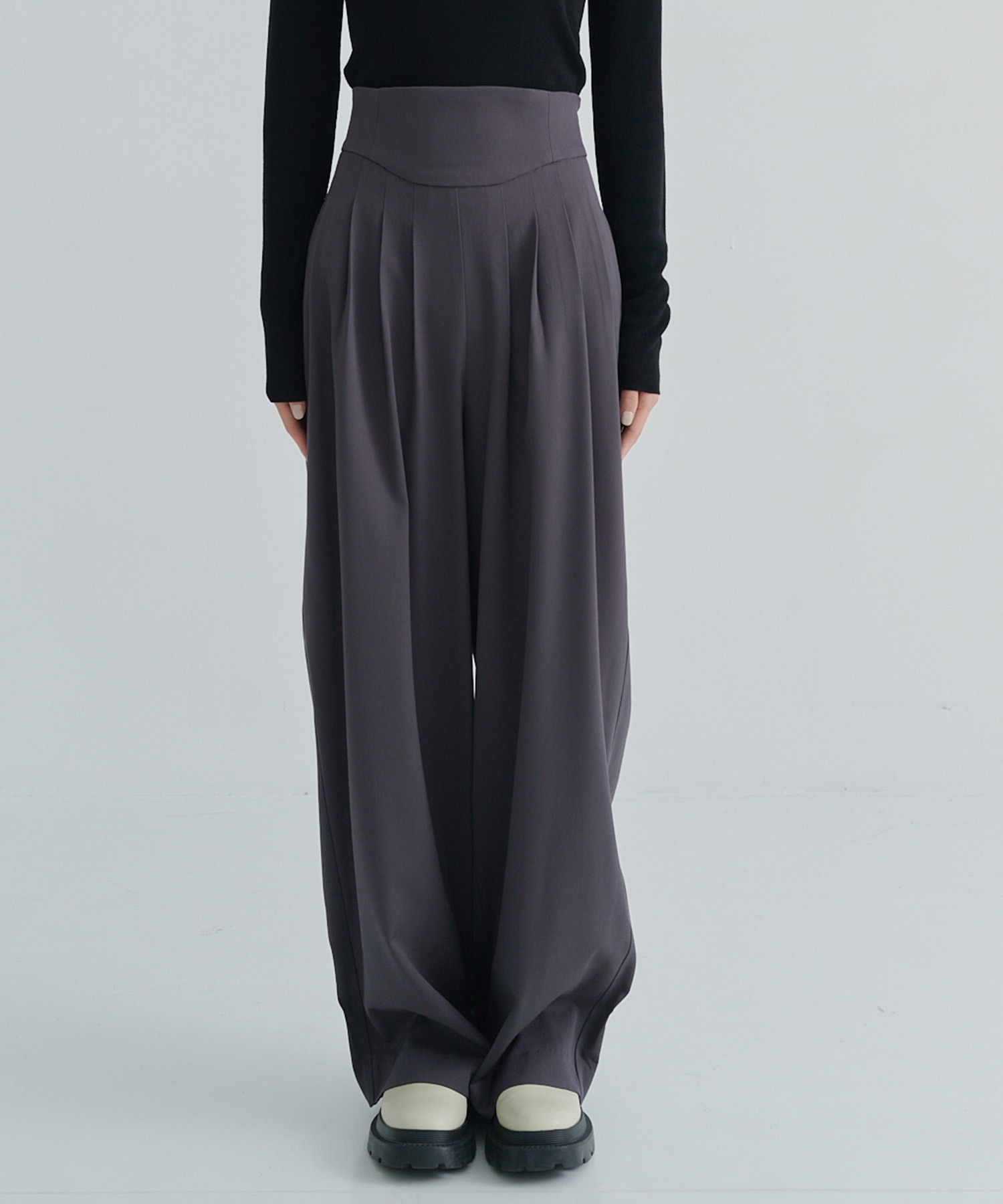 HIGH-WAIST PLEATED TROUSERS FETICO