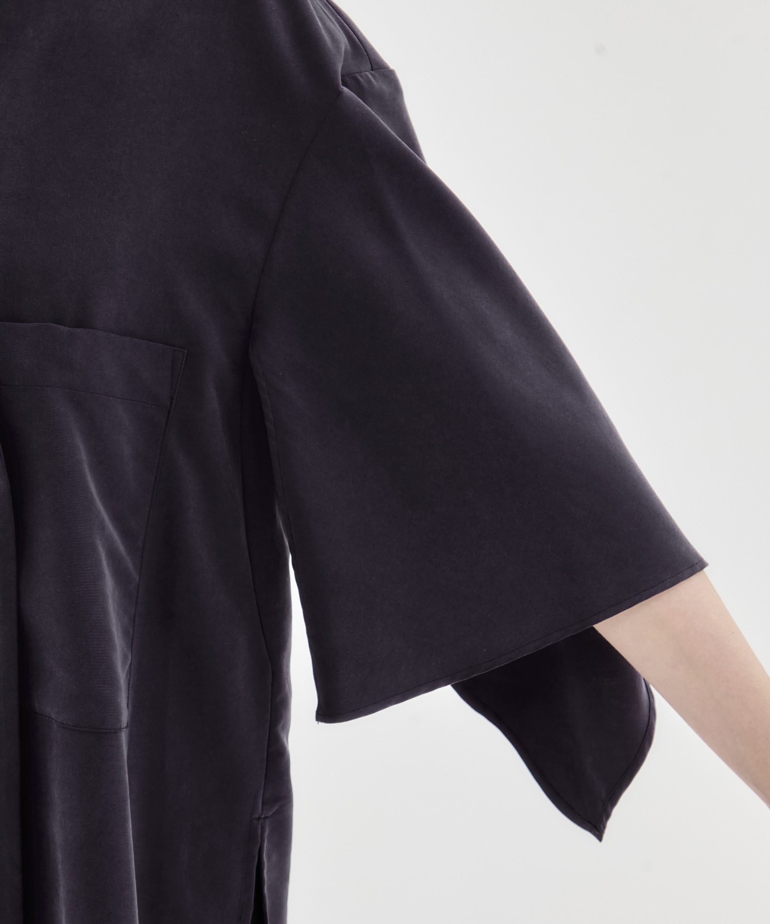 Liese panel sleeve shirt NV AKIRANAKA