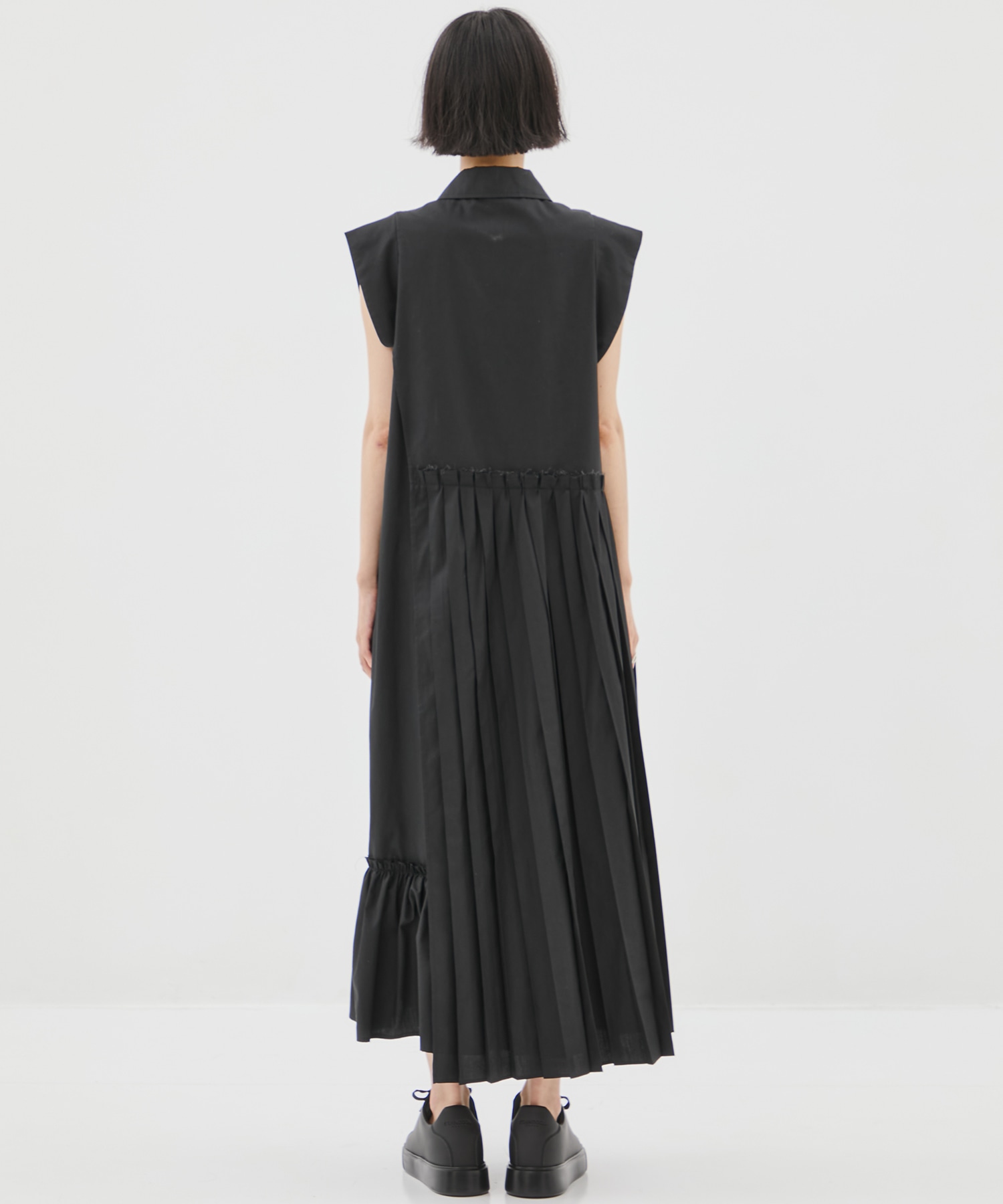 Asymmetry pleats one-piece STUDIOUS
