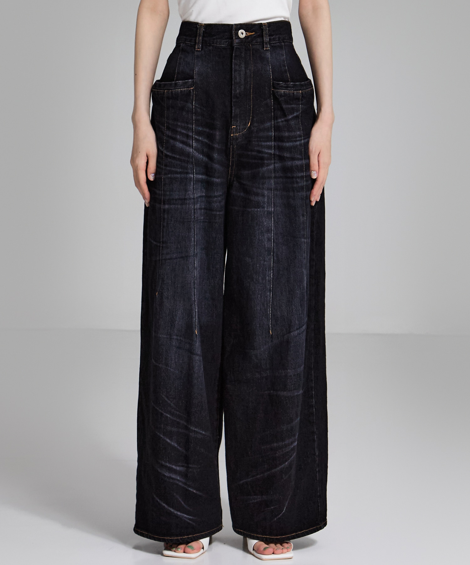 Tucked Wide Leg Jeans STUDIOUS