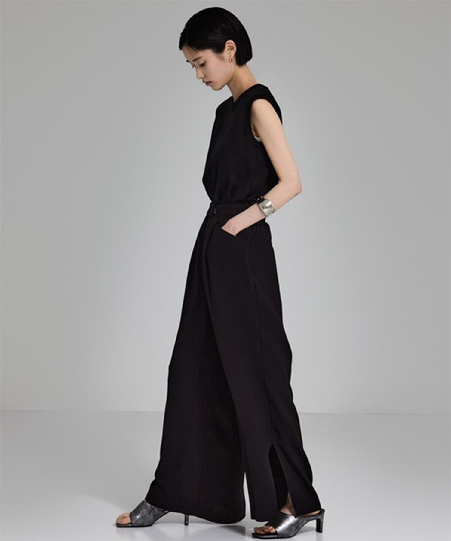 BACK SATIN SIDE SLIT PANTS STUDIOUS