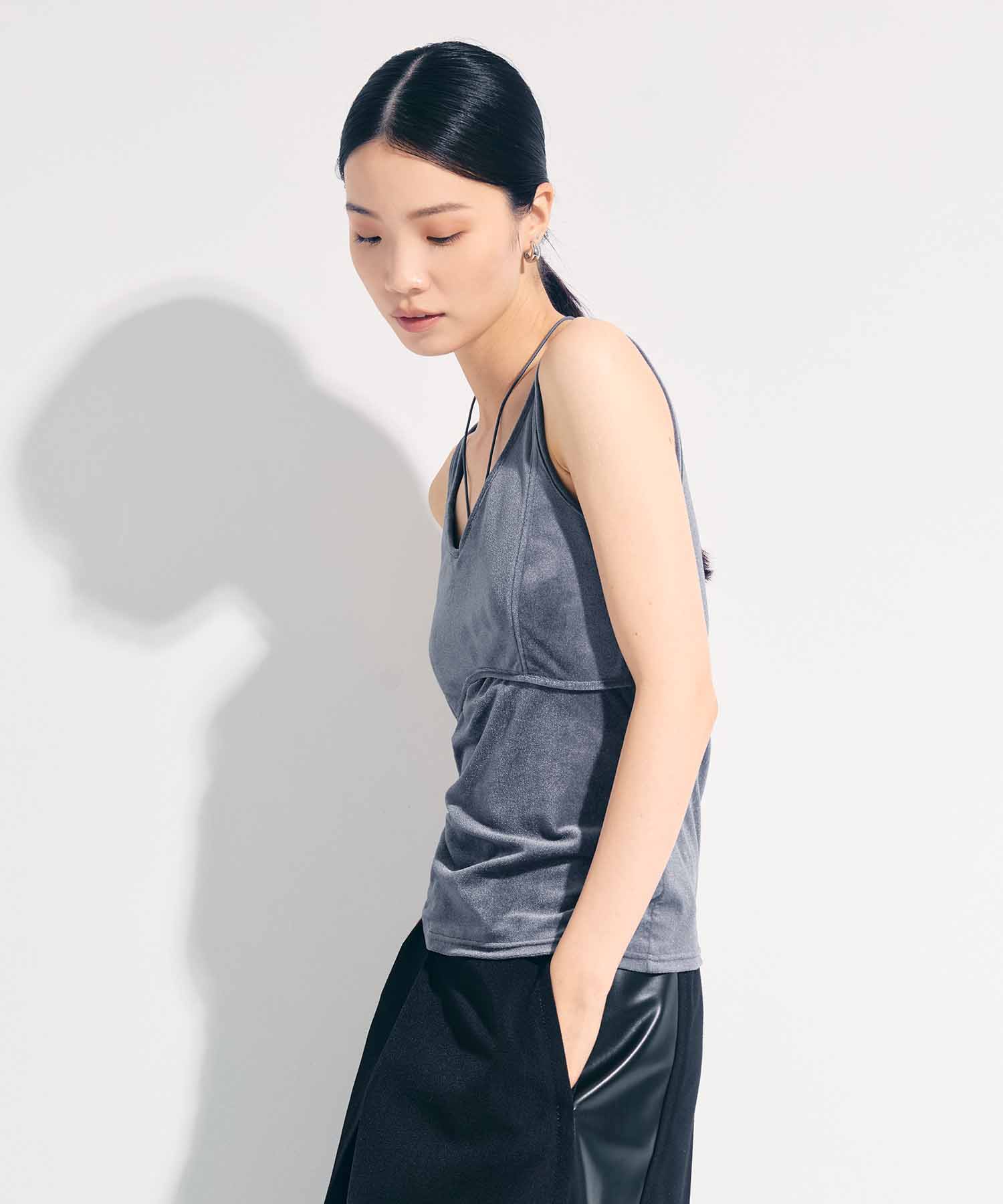 VELOUR CUPIN HALTER　NECK CAMISOLE STUDIOUS