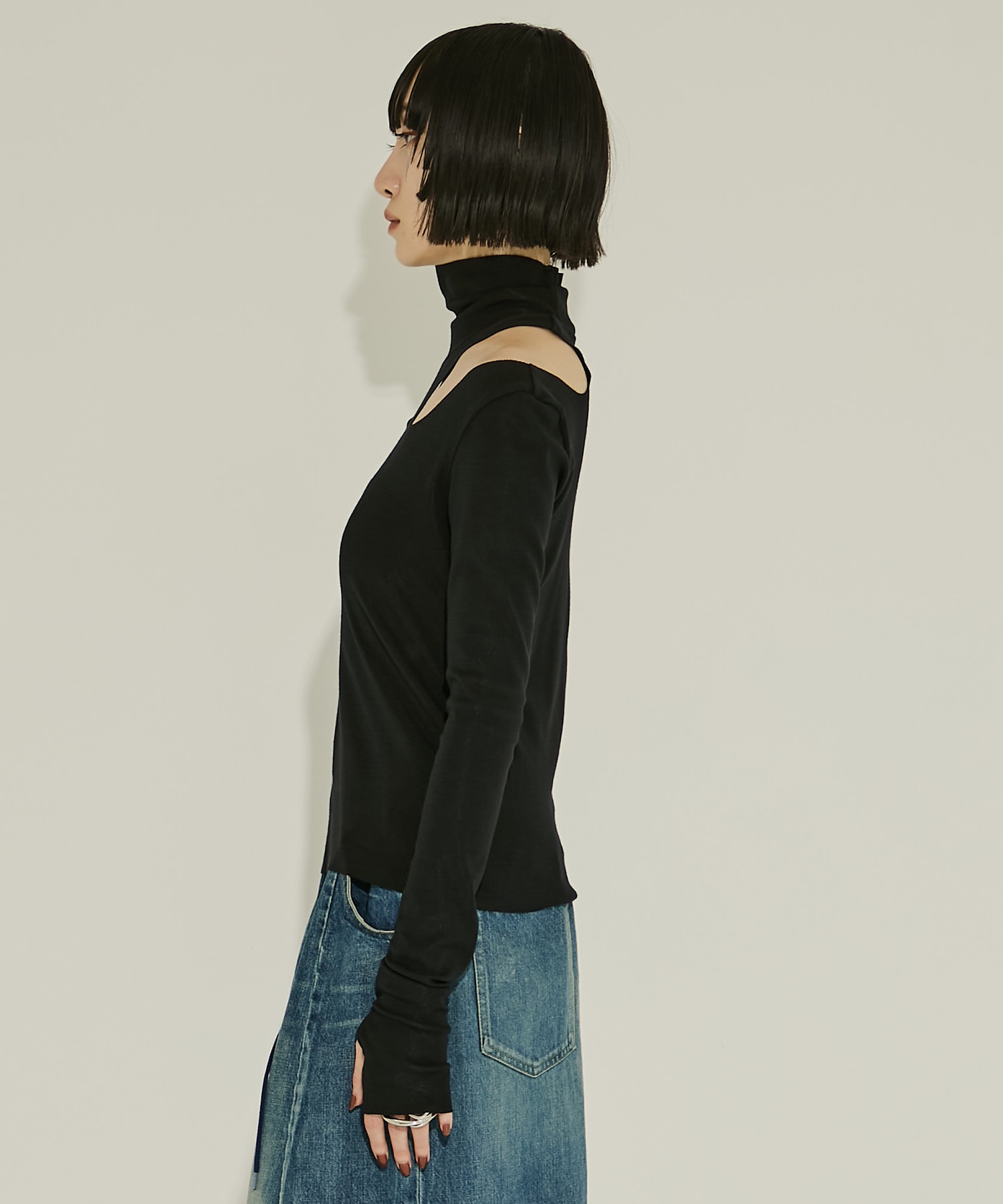 WOOL RIB HOLLOWED OUT TURTLE NECK TOP JOHN LAWRENCE SULLIVAN