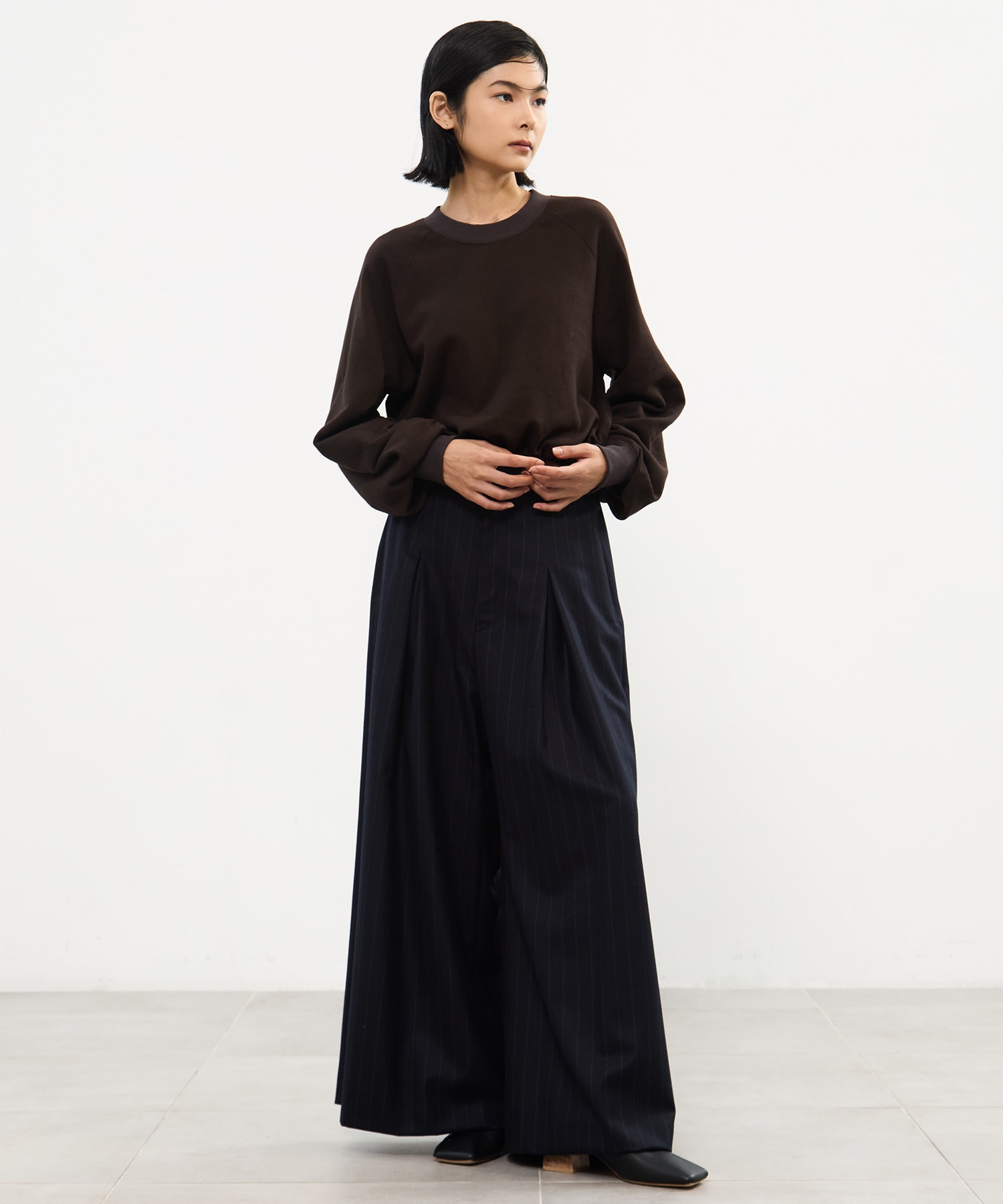 DRAWSTRING GATHER SLEEVE SWEAT SHIRT STUDIOUS