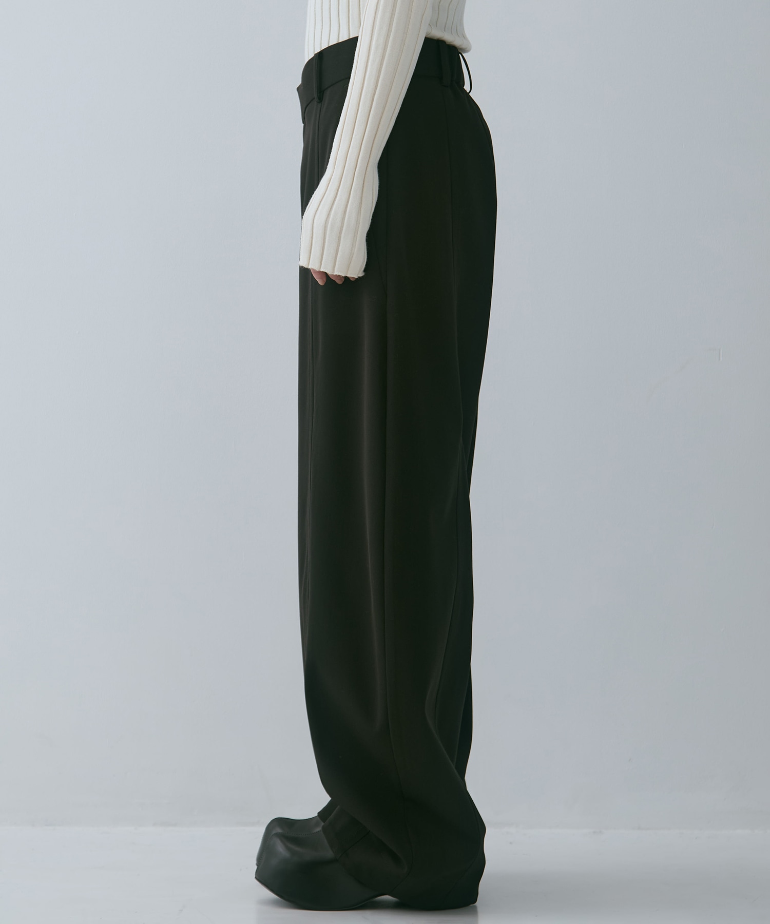 Wool Barrel Leg Trousers STUDIOUS