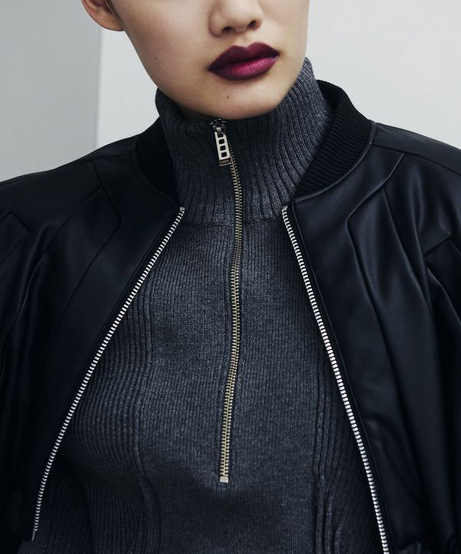 PIN TUCK HALF ZIP TOP UN3D.