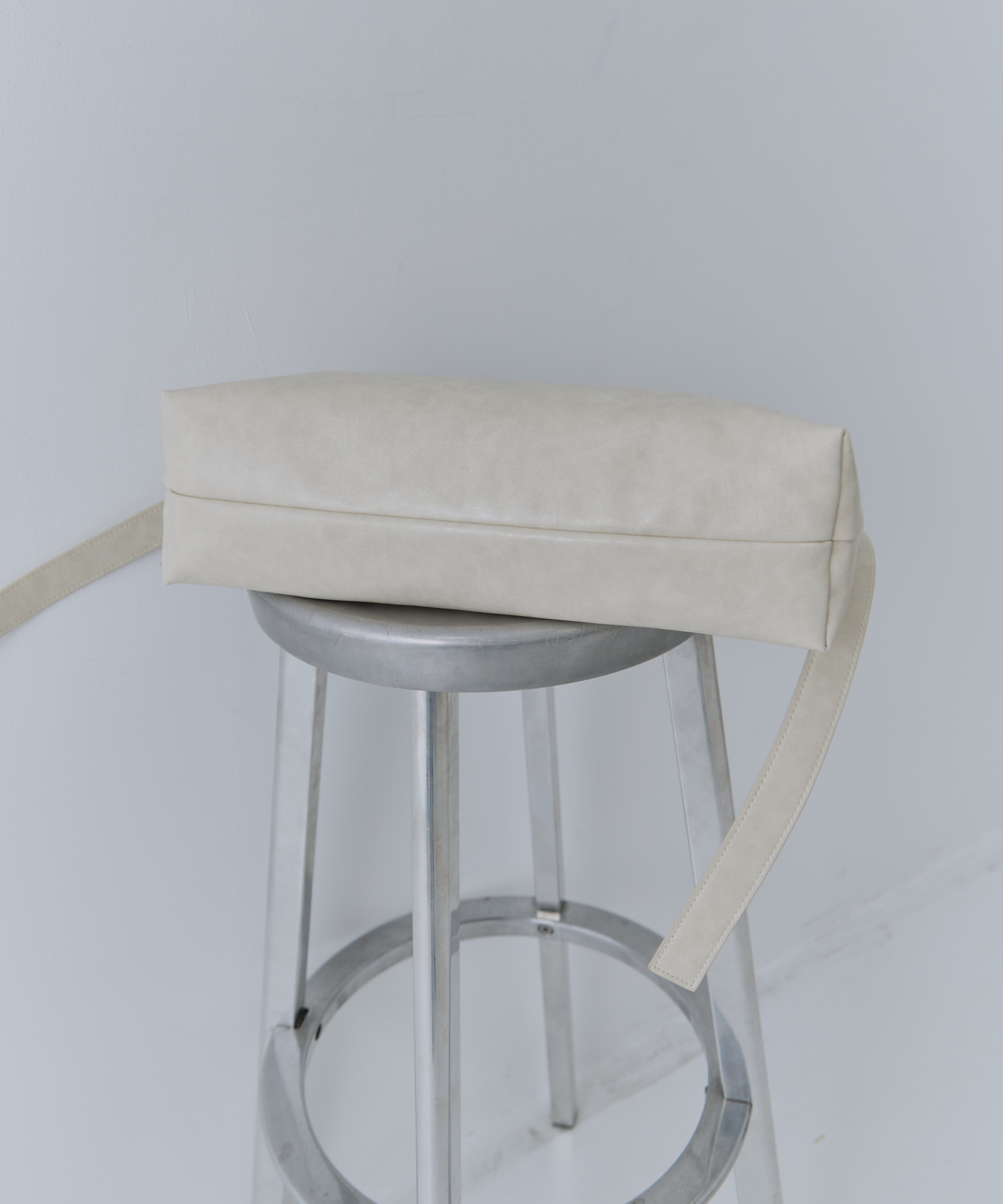 UND PARTS ACCENT ONE HANDLE BAG AMERI