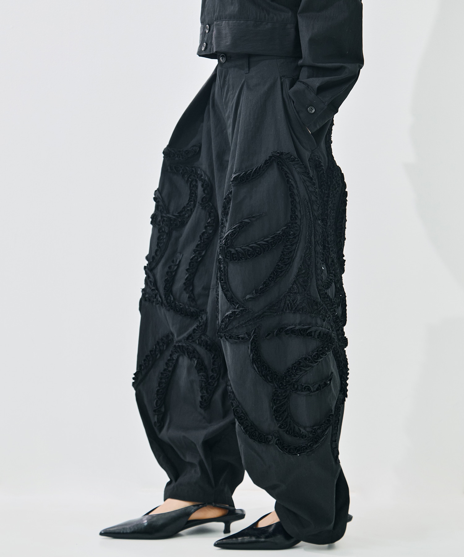 WIDE TATOO EMBROIDERY PANTS TAAKK