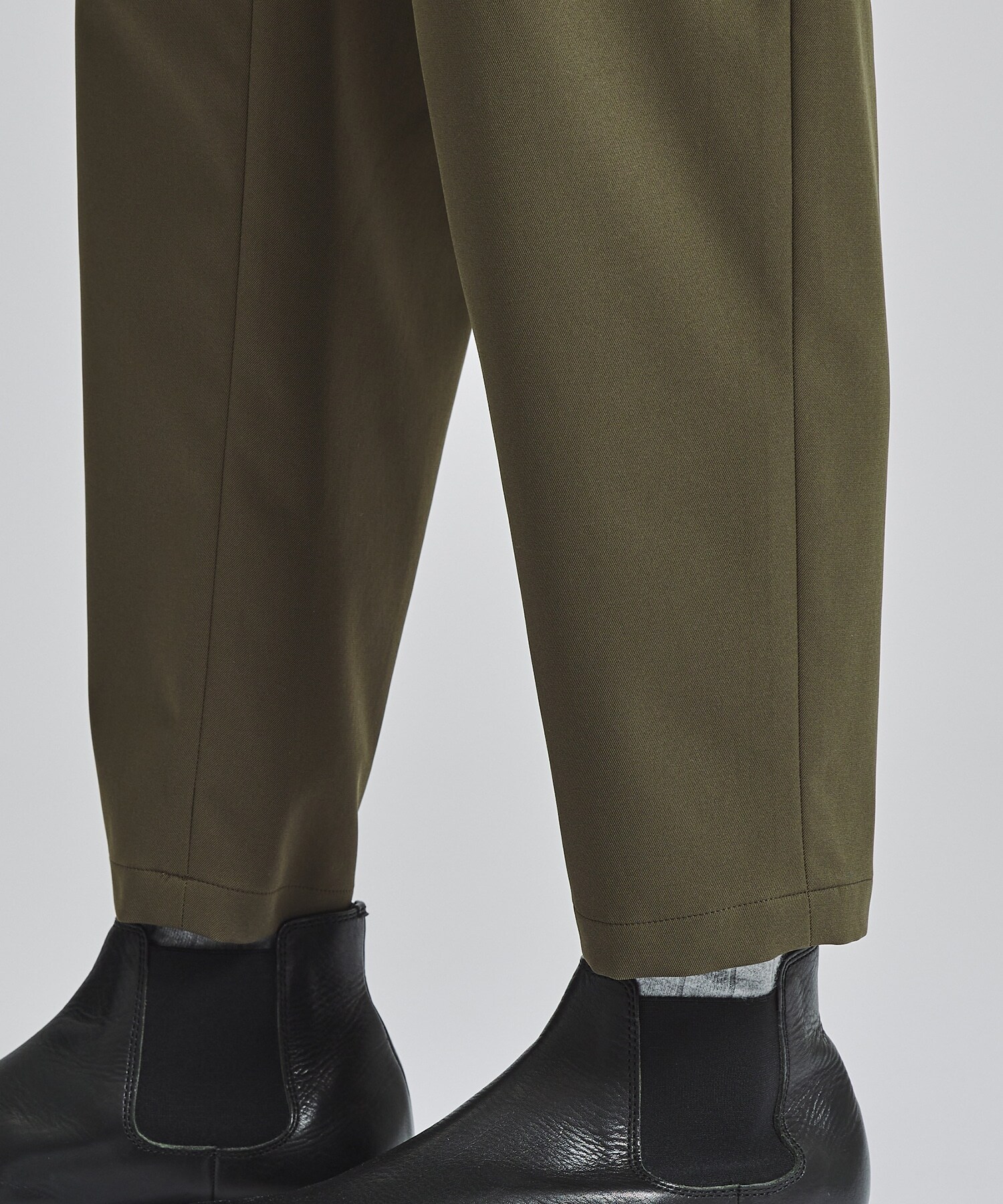 BELTED EASY TAPERED PANTS kolor BEACON