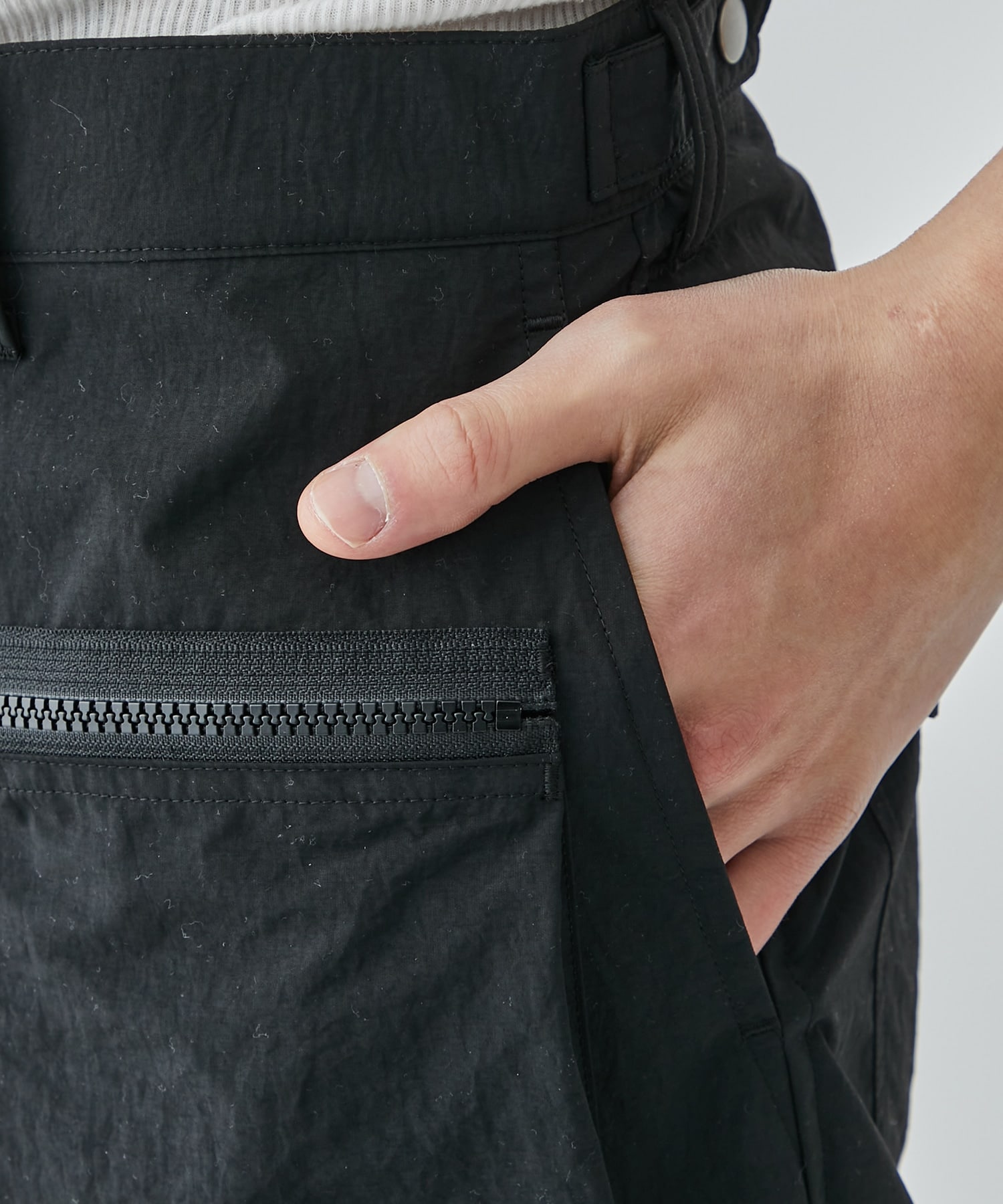 Cargo Pocket Nylon Wide Trousers(2 BLACK): MATSUFUJI: MENS 