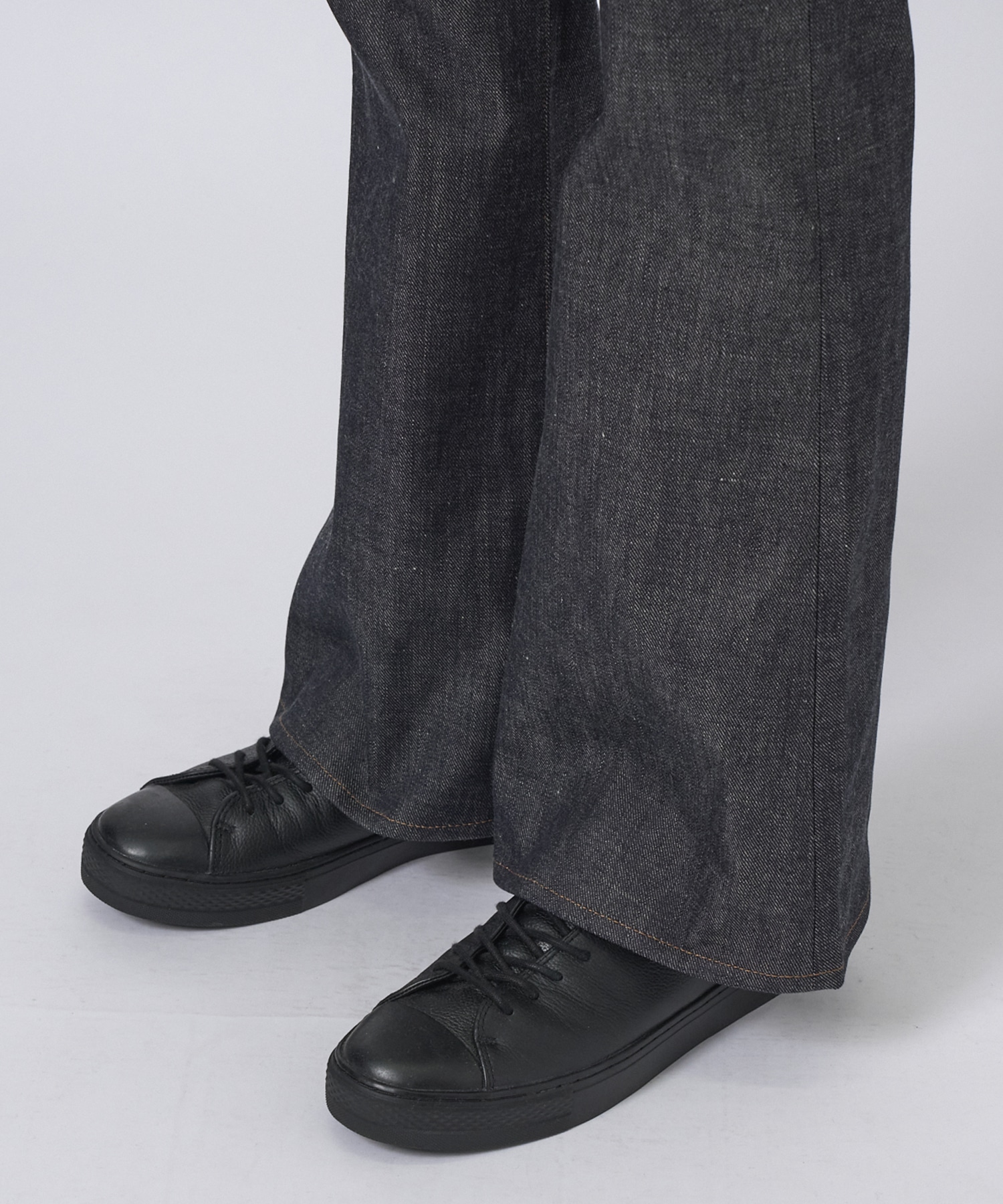 MODERN DENIM TROUSERS FLARED CUT SUGARHILL