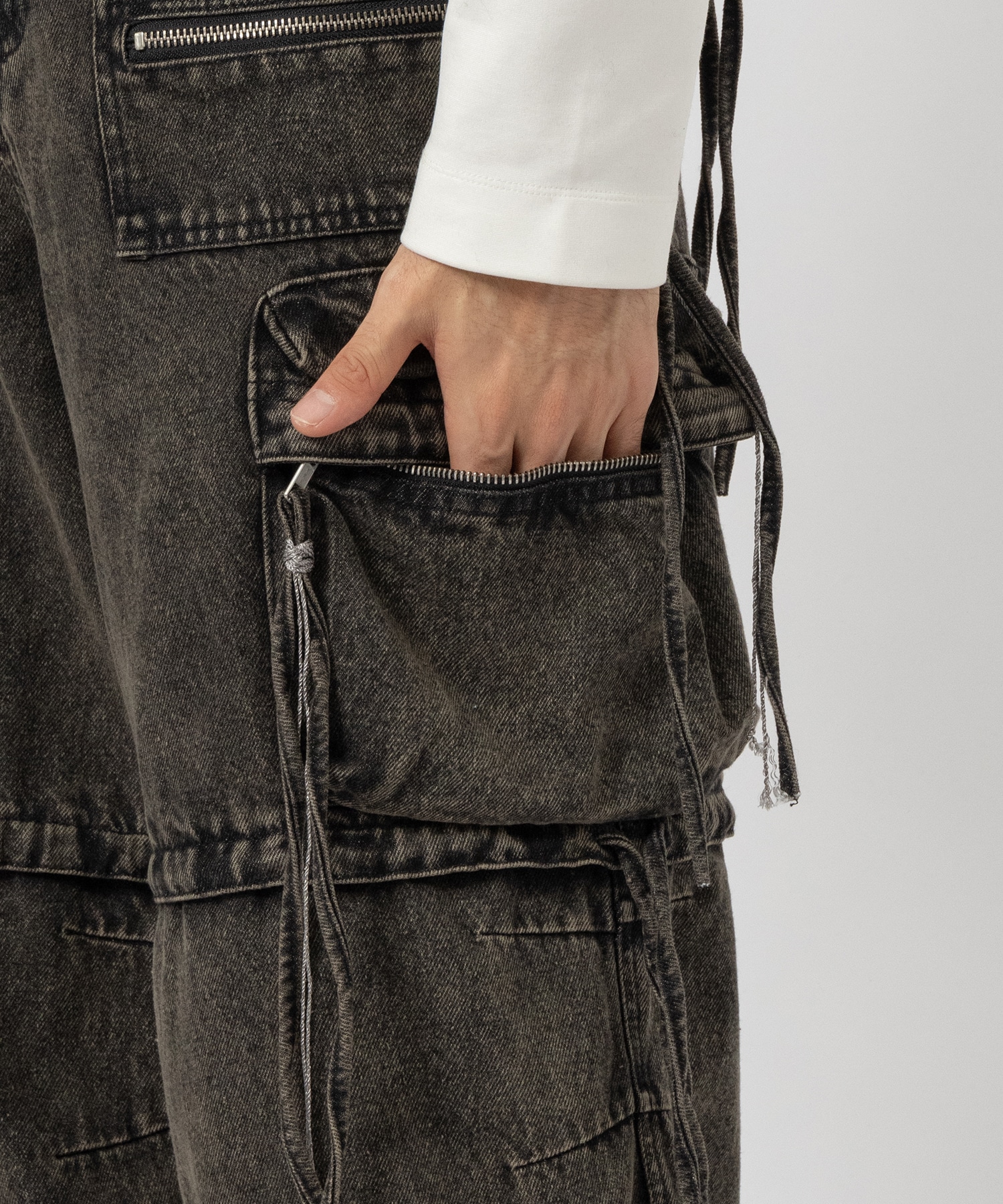 MULTI-POCKET DENIM CARGO FACCIES