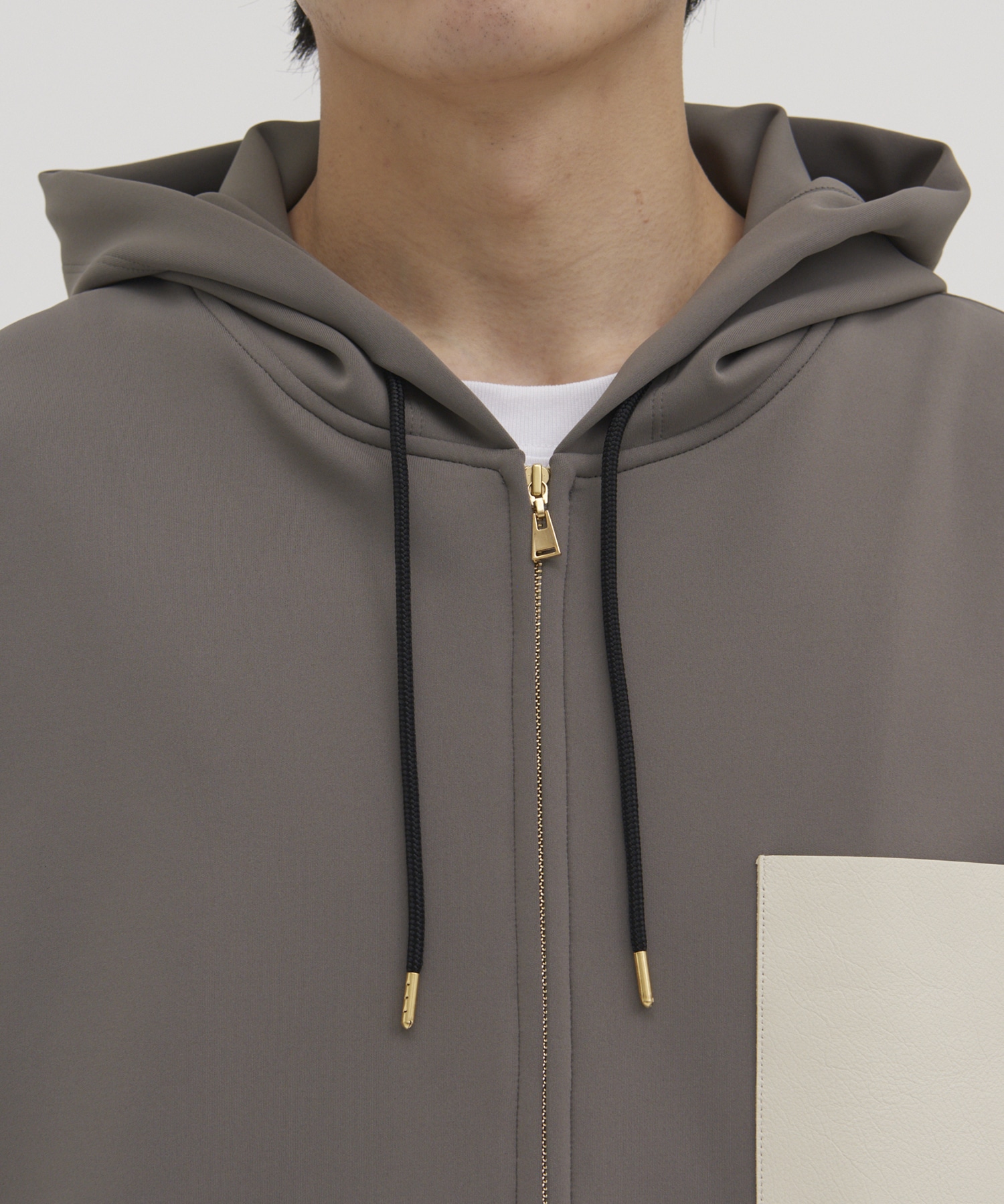 〈別注〉Zip Up Hoodie With Washable Leather Pocket CULLNI