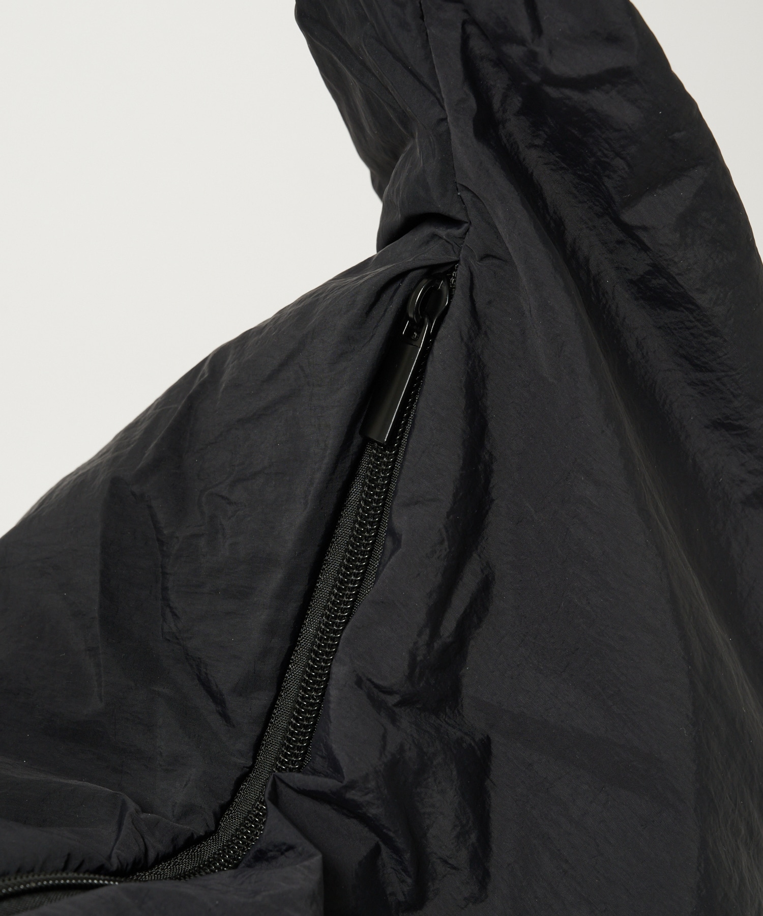 AIR NYLON SHOULDER BAG STUDIOUS