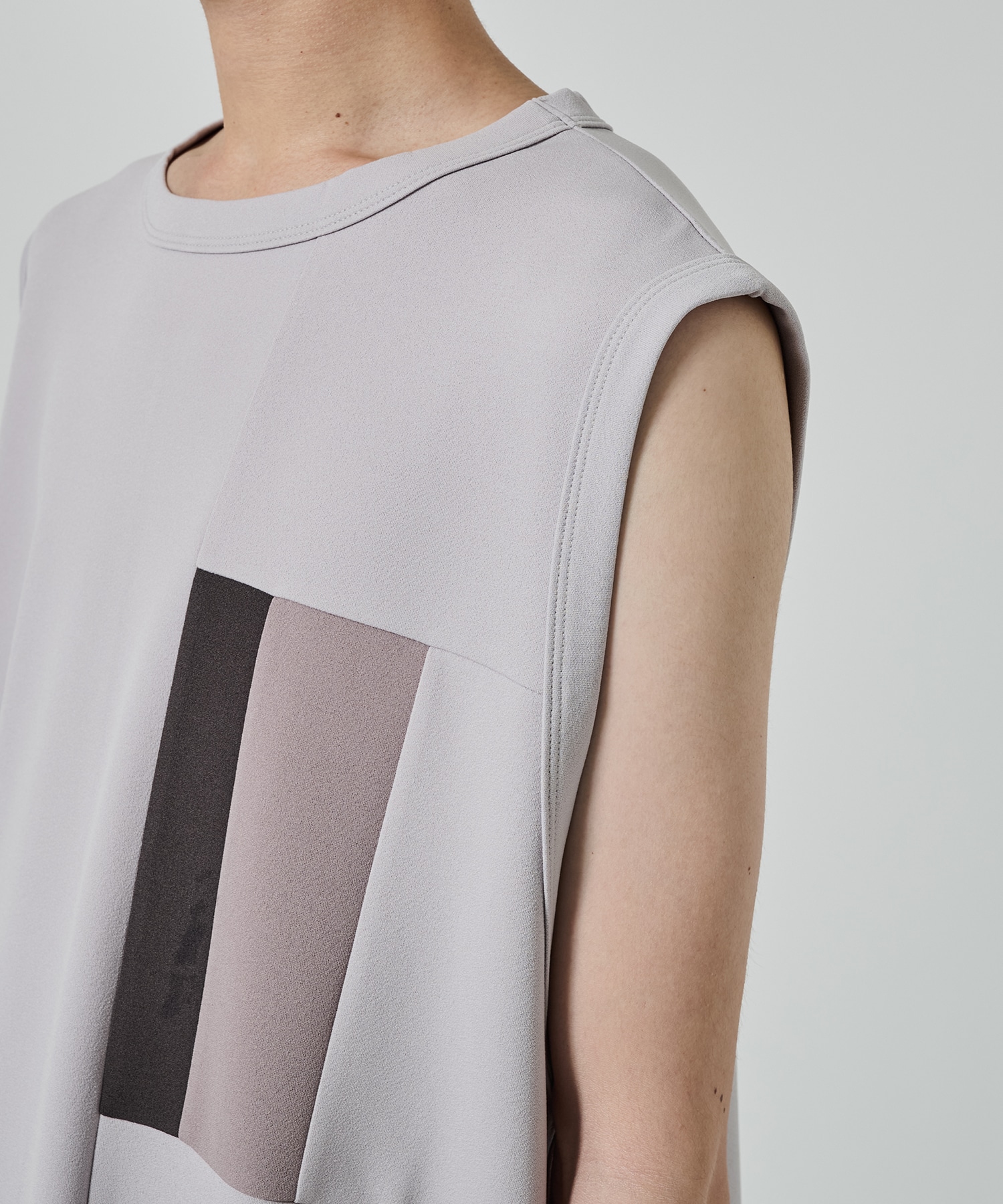 NO SLEEVE TEE SHAREEF