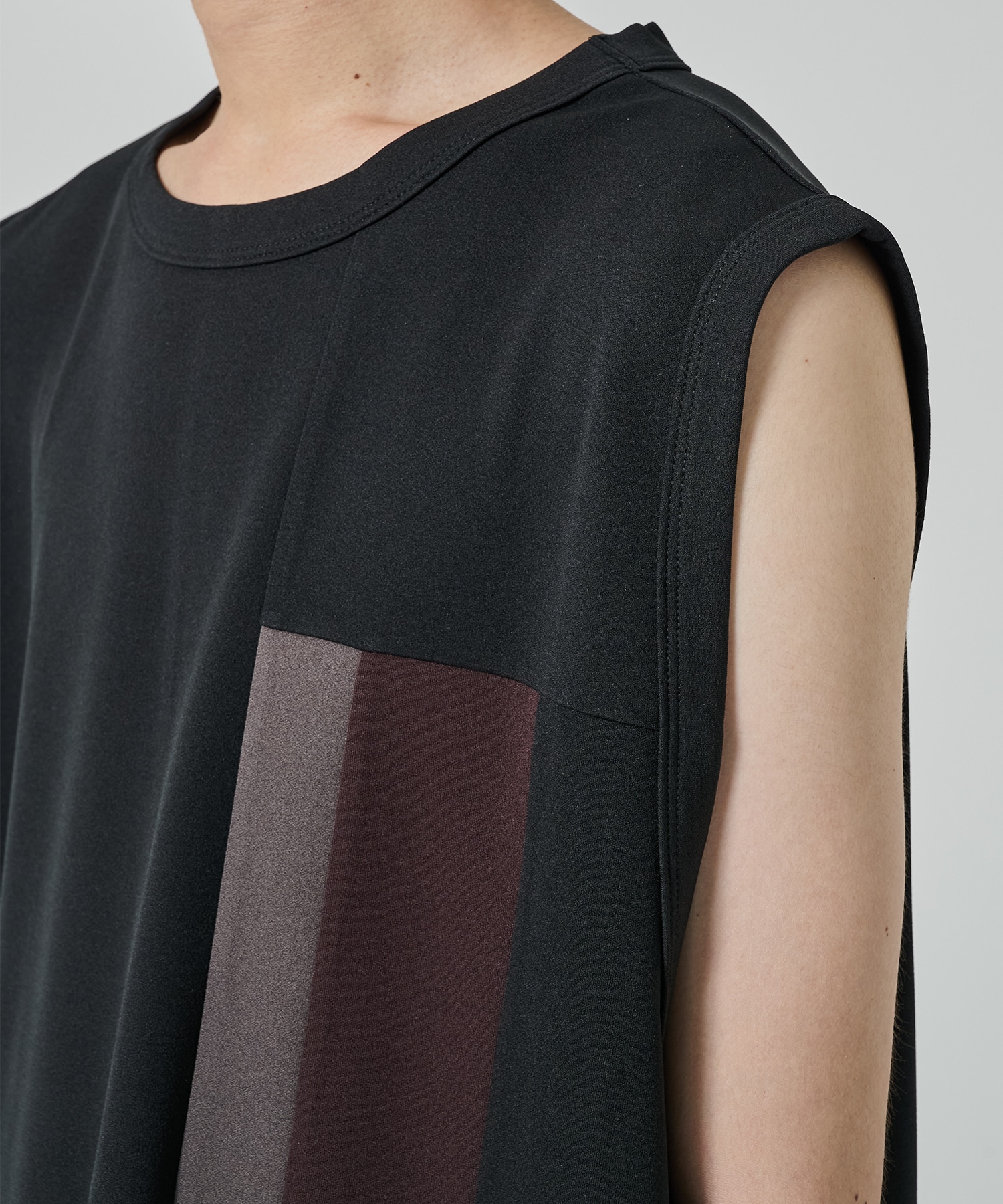NO SLEEVE TEE SHAREEF