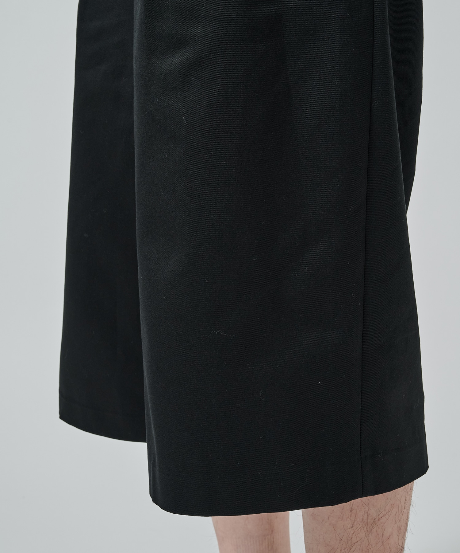 TWO TUCK CROPPED TROUSERS MARKAWARE/marka