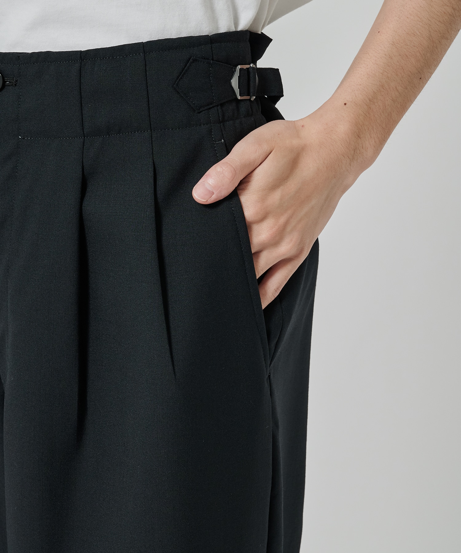 〈別注〉TWO TUCK MILITARY TROUSERS MARKAWARE/marka