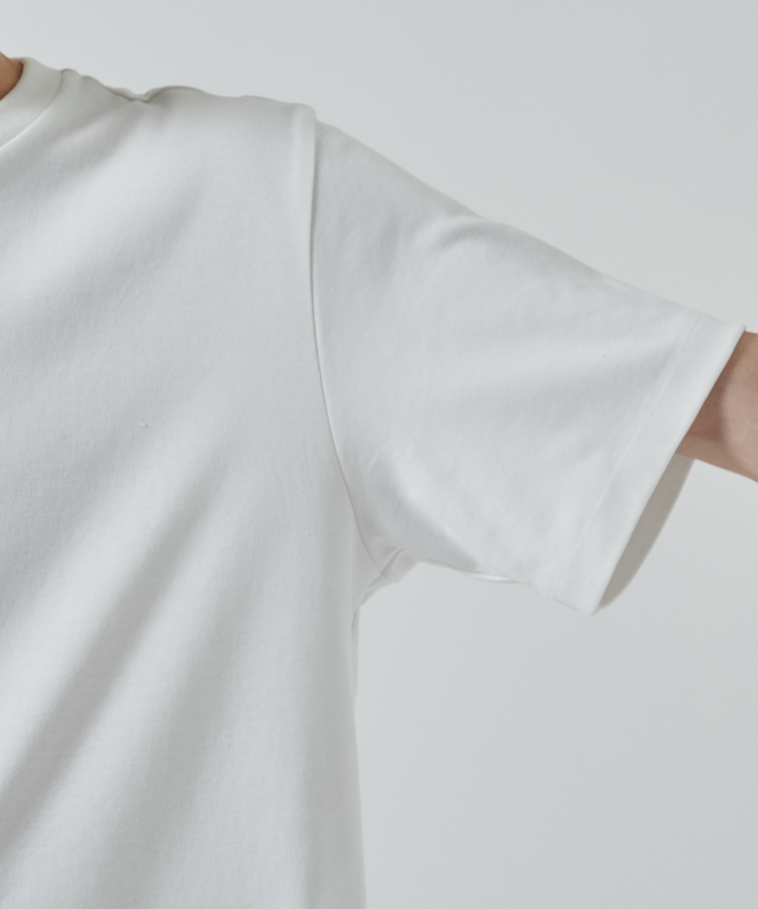 HIGH TWIST REGULAR FIT TEE STUDIOUS