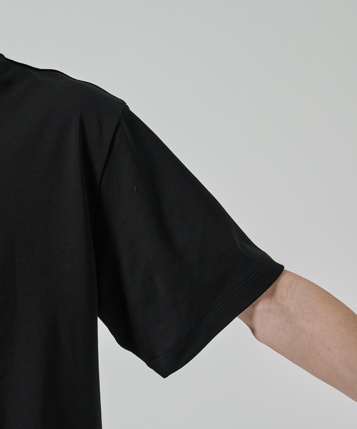 HIGH TWIST REGULAR FIT TEE STUDIOUS