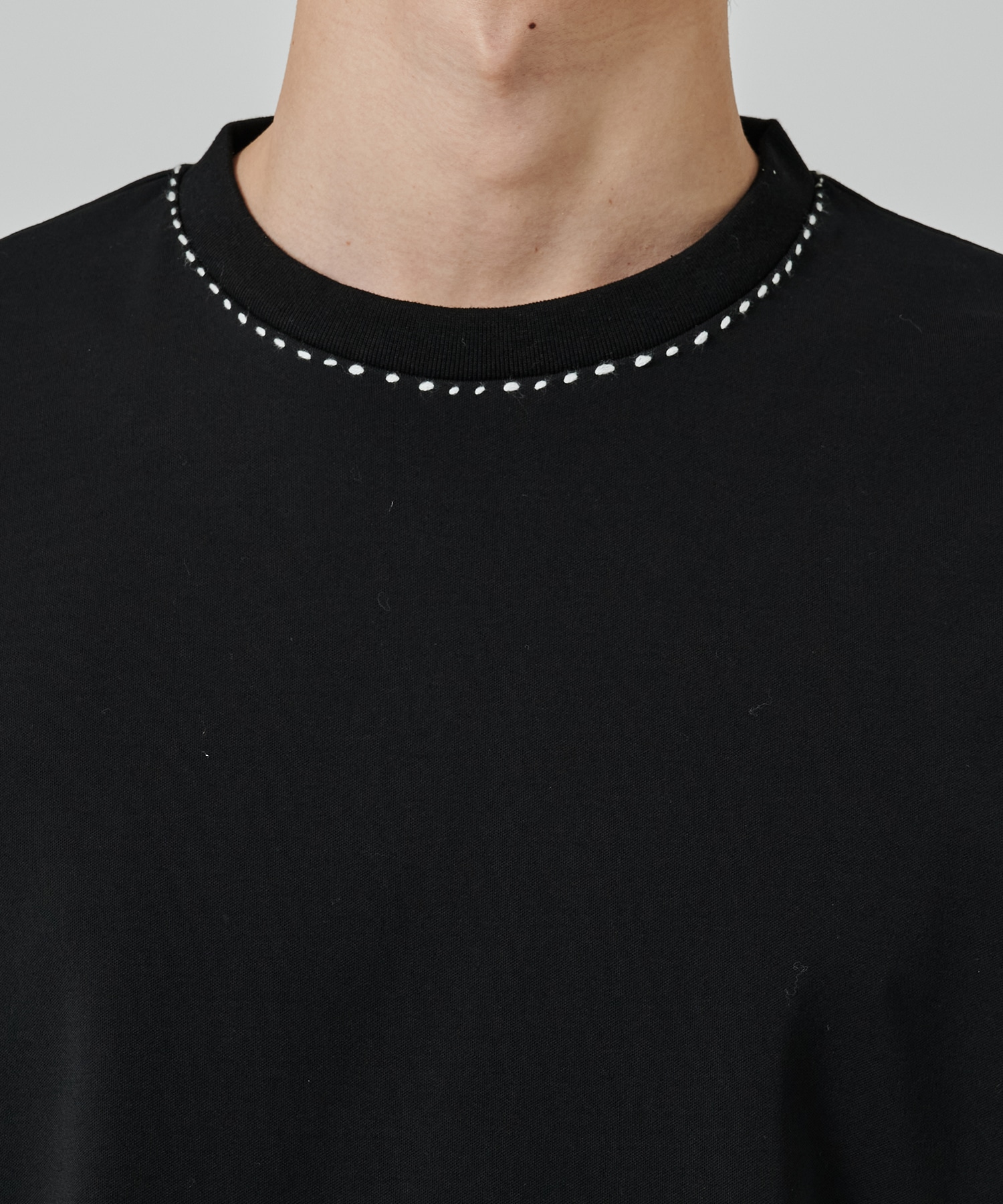 HAND STITCH TEE STUDIOUS