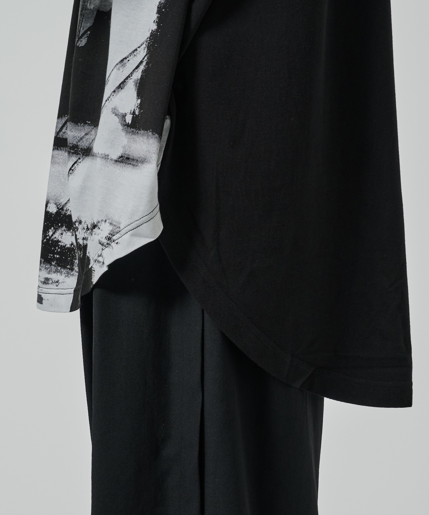 SILKETTE JERSEY PAINT PATTERN HEM JUMBO LONG SLEEVED T-SHIRT GroundY