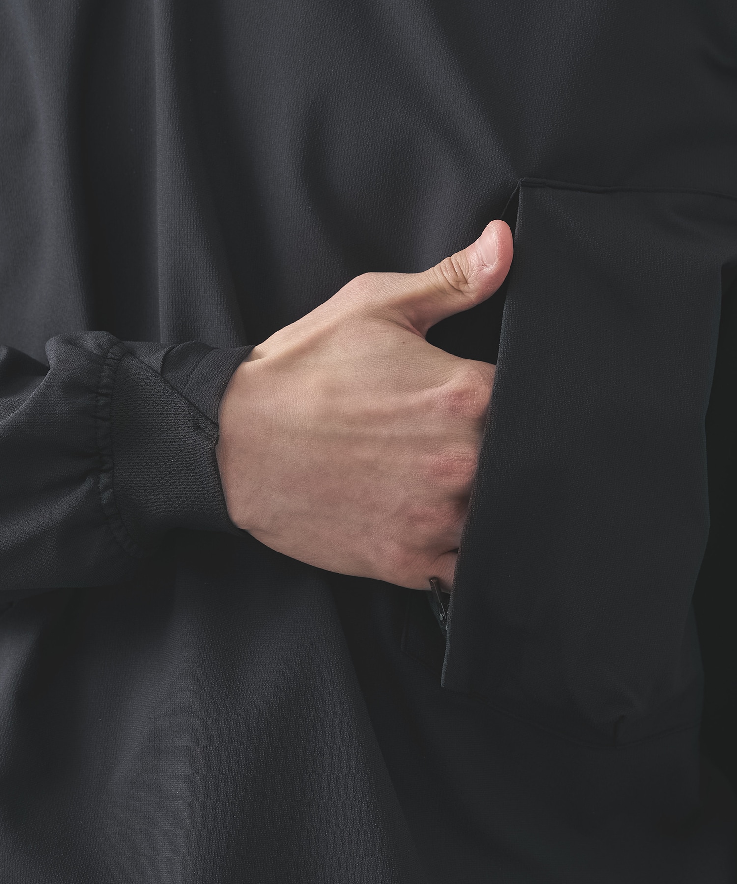 THE DEFORMED L/S PULLOVER WITH UTILITY POCKETS POLIQUANT