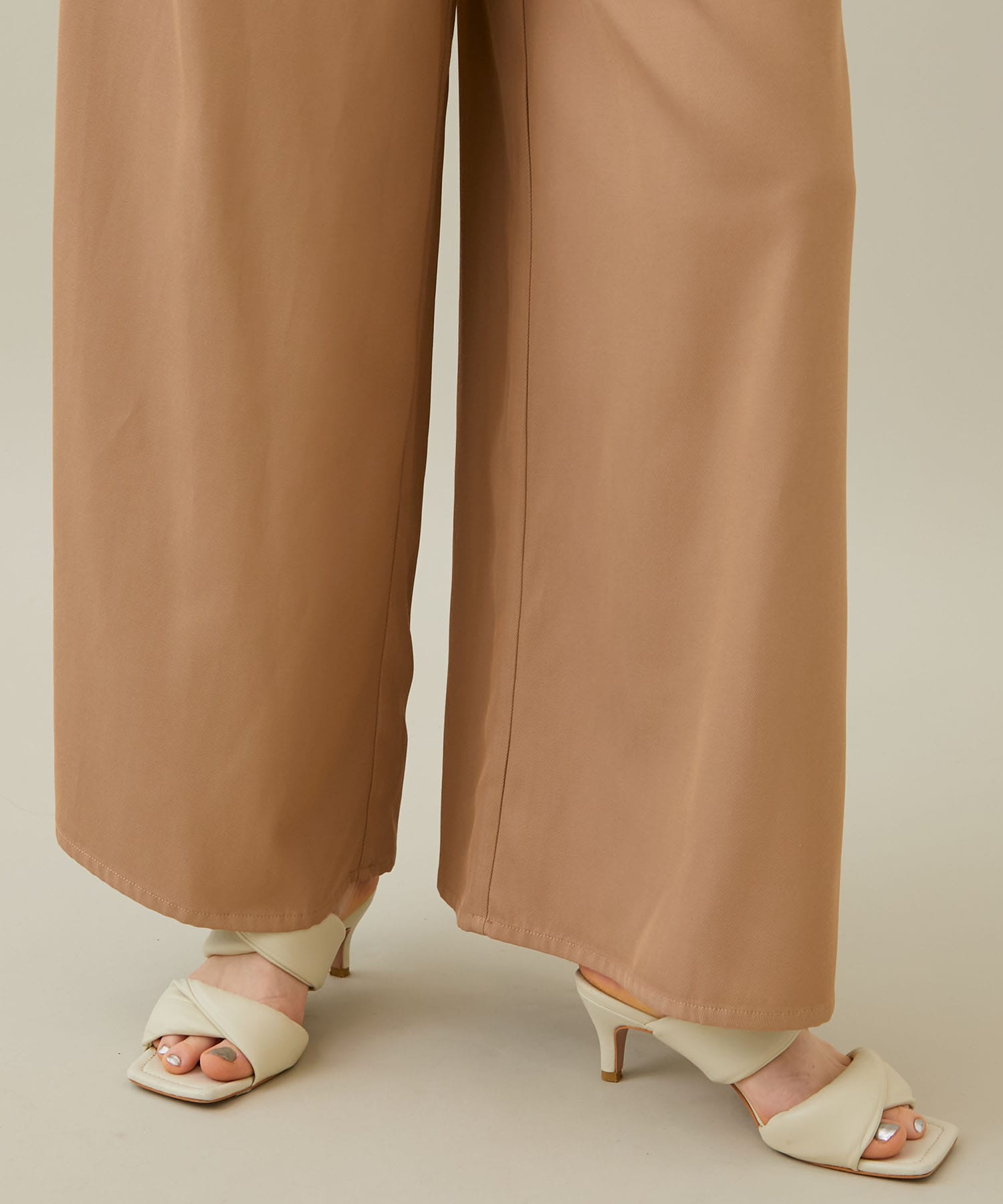 Tuck Wide Trousers(S BEIGE): RUMCHE: WOMENS｜ STUDIOUS ONLINE公式