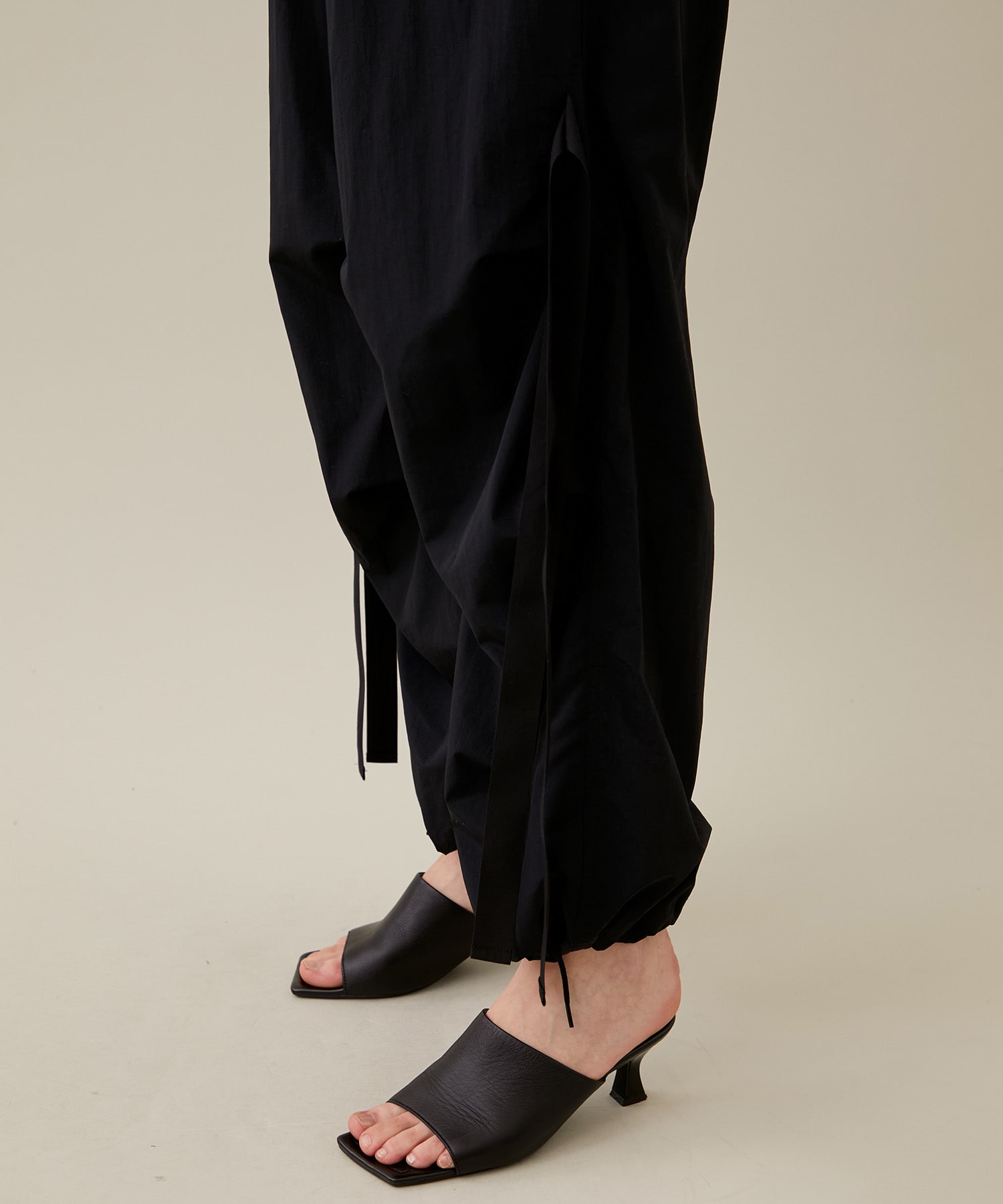 Recycling nylon parachute pants(1 BLACK): 08sircus: WOMENS