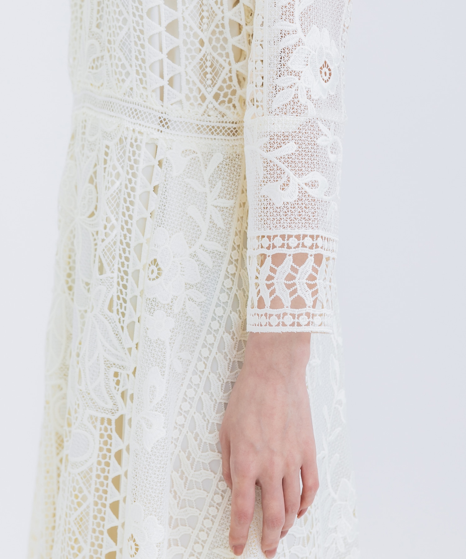 UND CHEMICAL LACE FLARE DRESS(S IVORY): AMERI: WOMENS｜ STUDIOUS