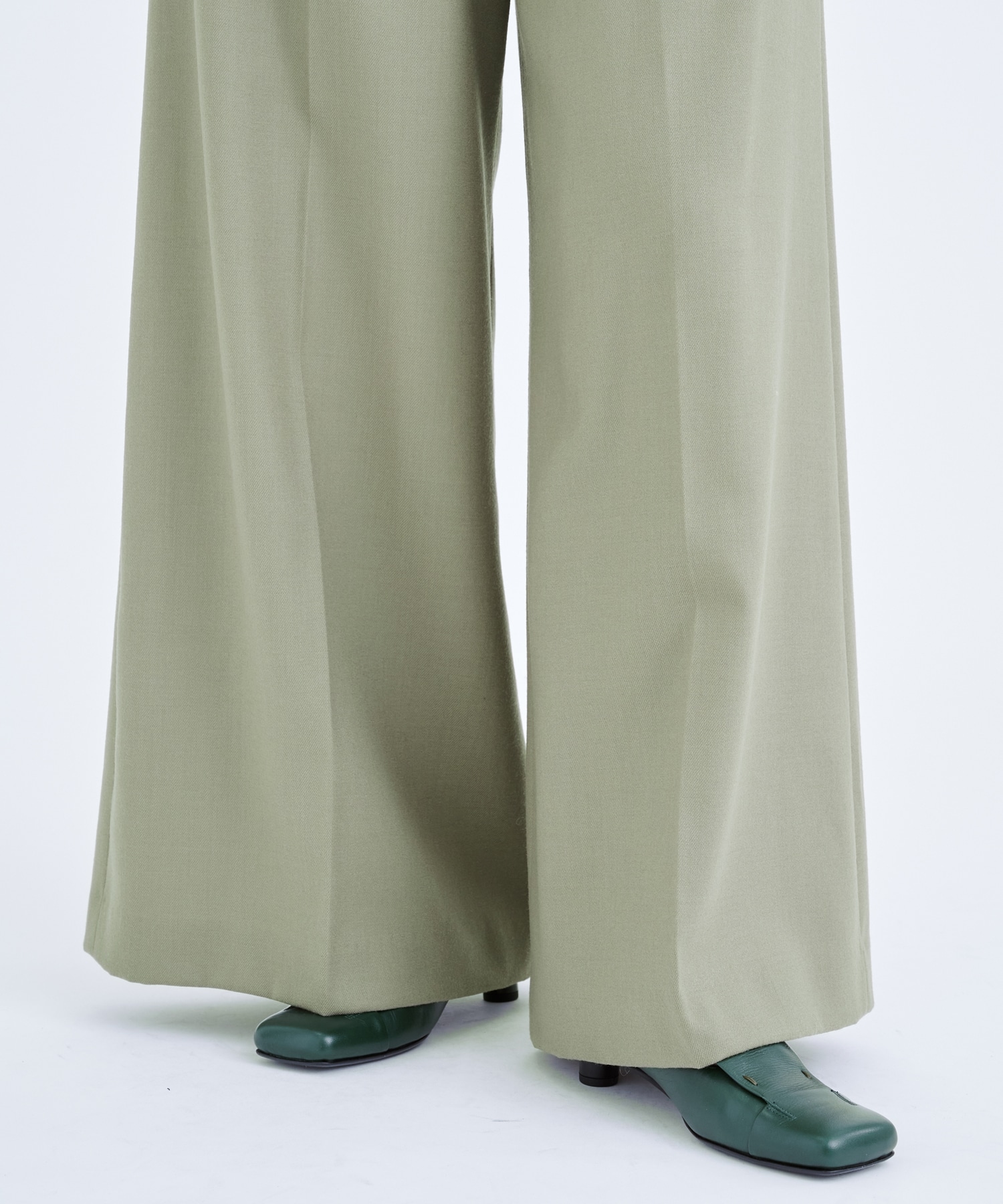 Terese wide tuck Pants KH AKIRANAKA