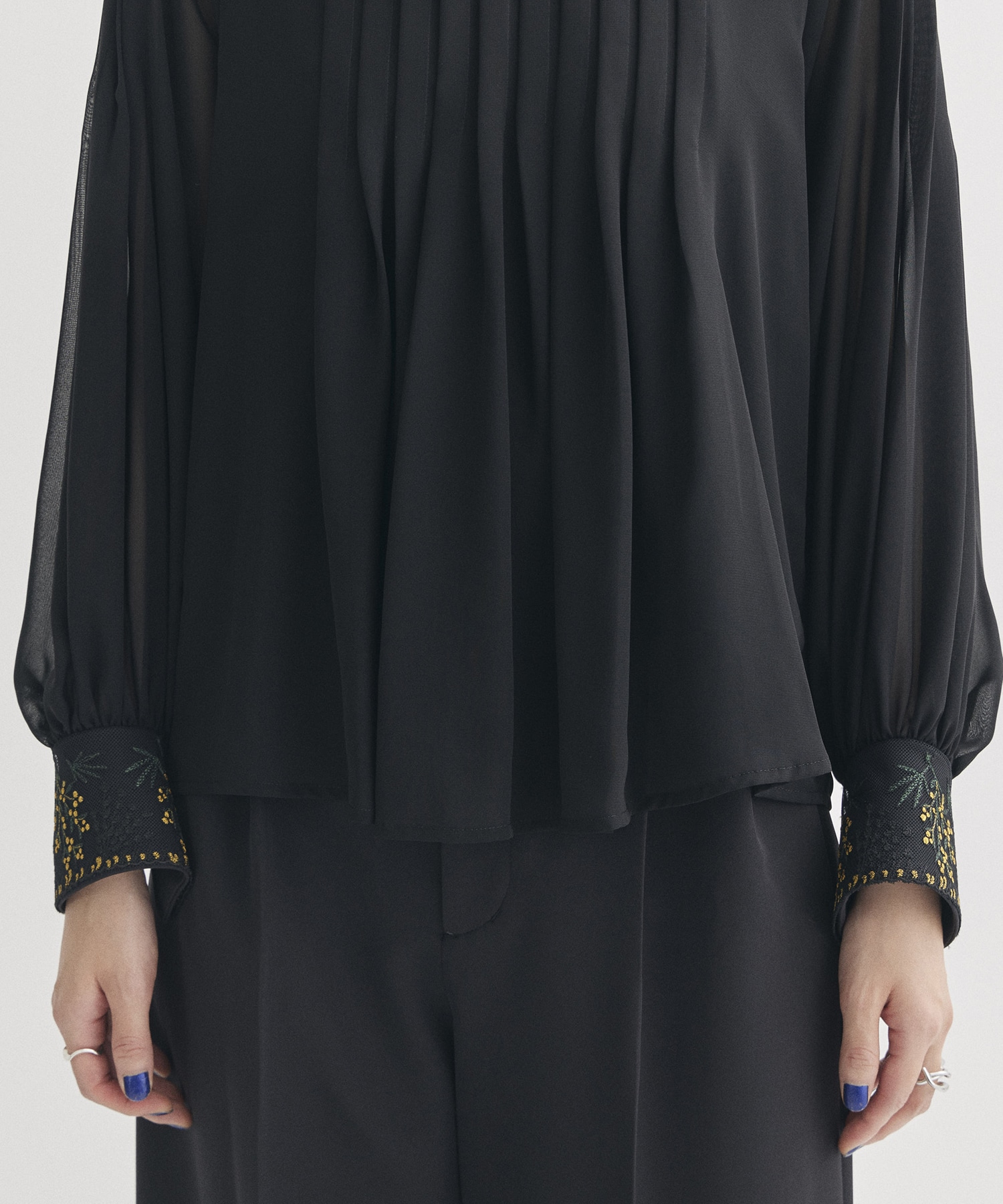 narrow emb.chiffon blouse LOKITHO