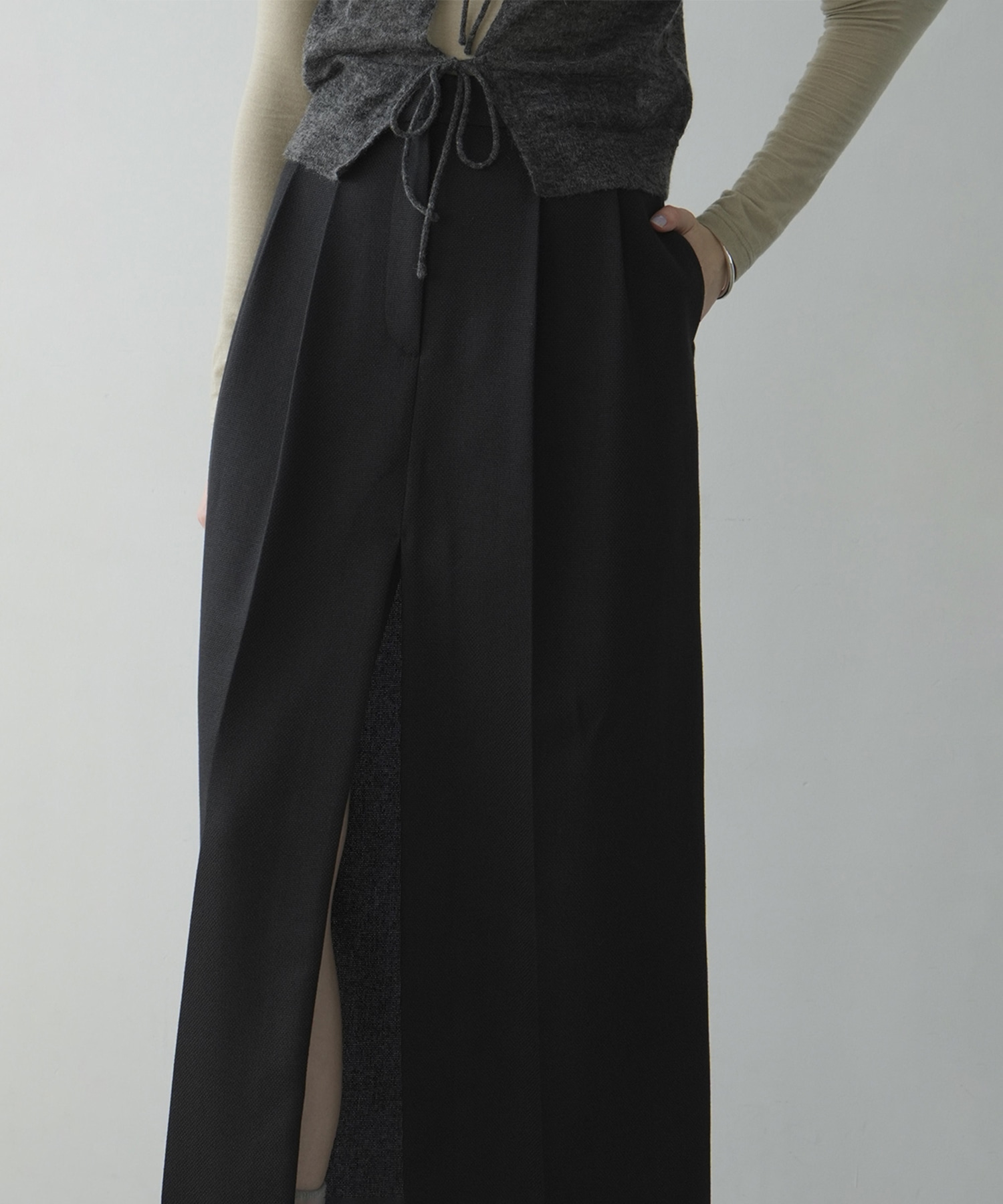 FRONT SLIT TUCK SKIRT CLANE