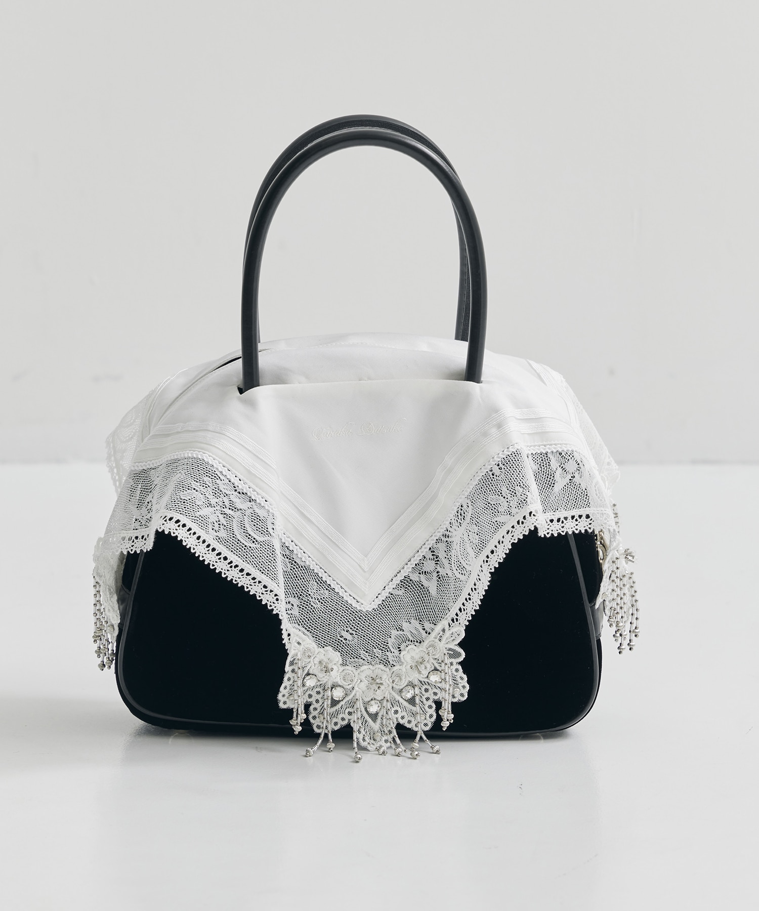 White handkerchief handbag tanakadaisuke