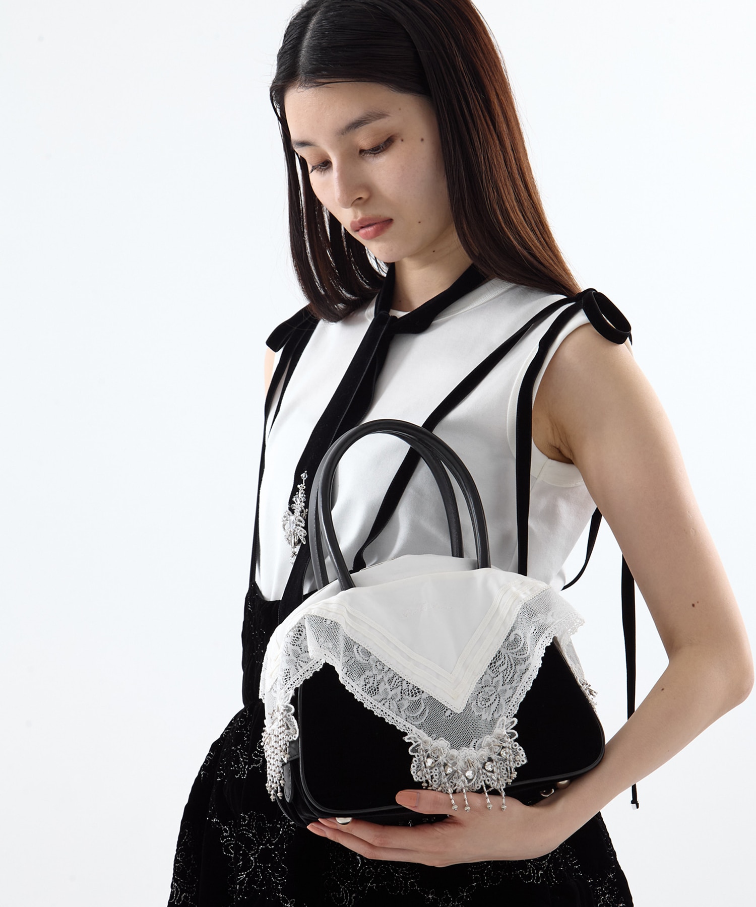 White handkerchief handbag tanakadaisuke