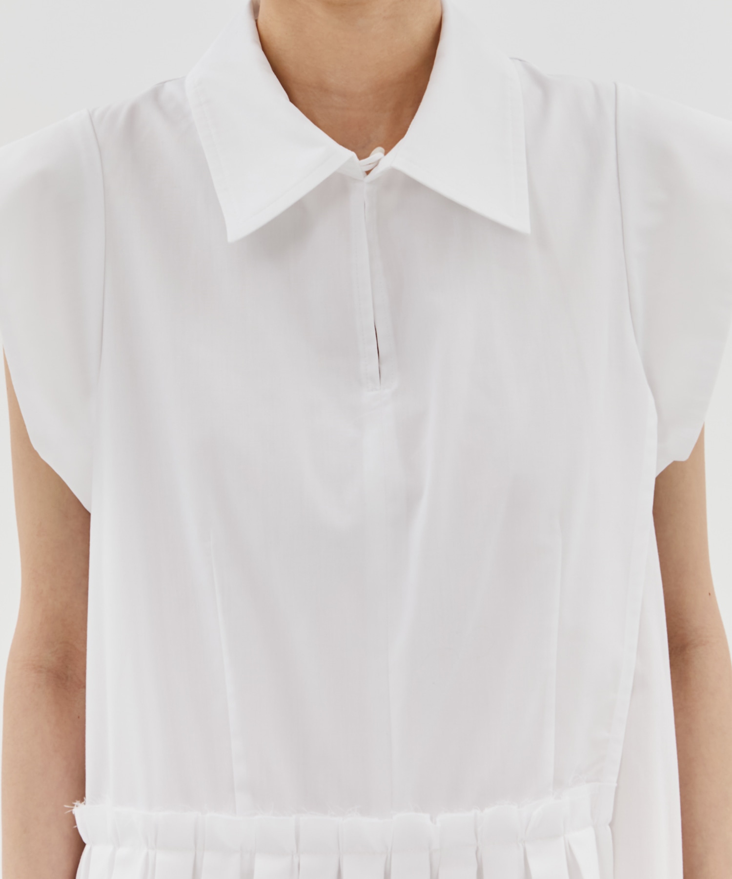 Asymmetry pleats one-piece STUDIOUS