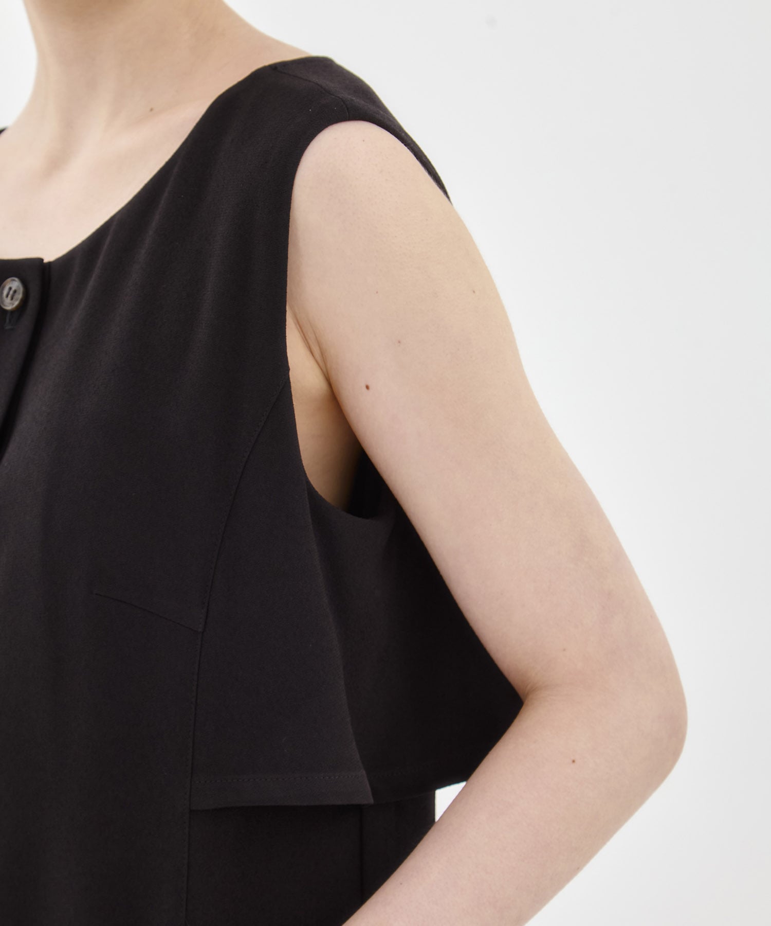 Stiina back cape dress BK AKIRANAKA