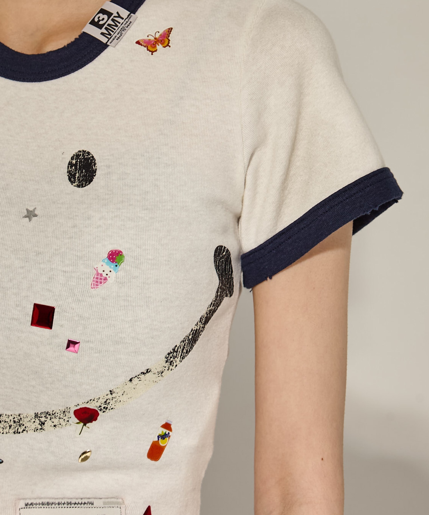 SMILY FACE PRINTED STICKER MINI TEE Maison MIHARA YASUHIRO