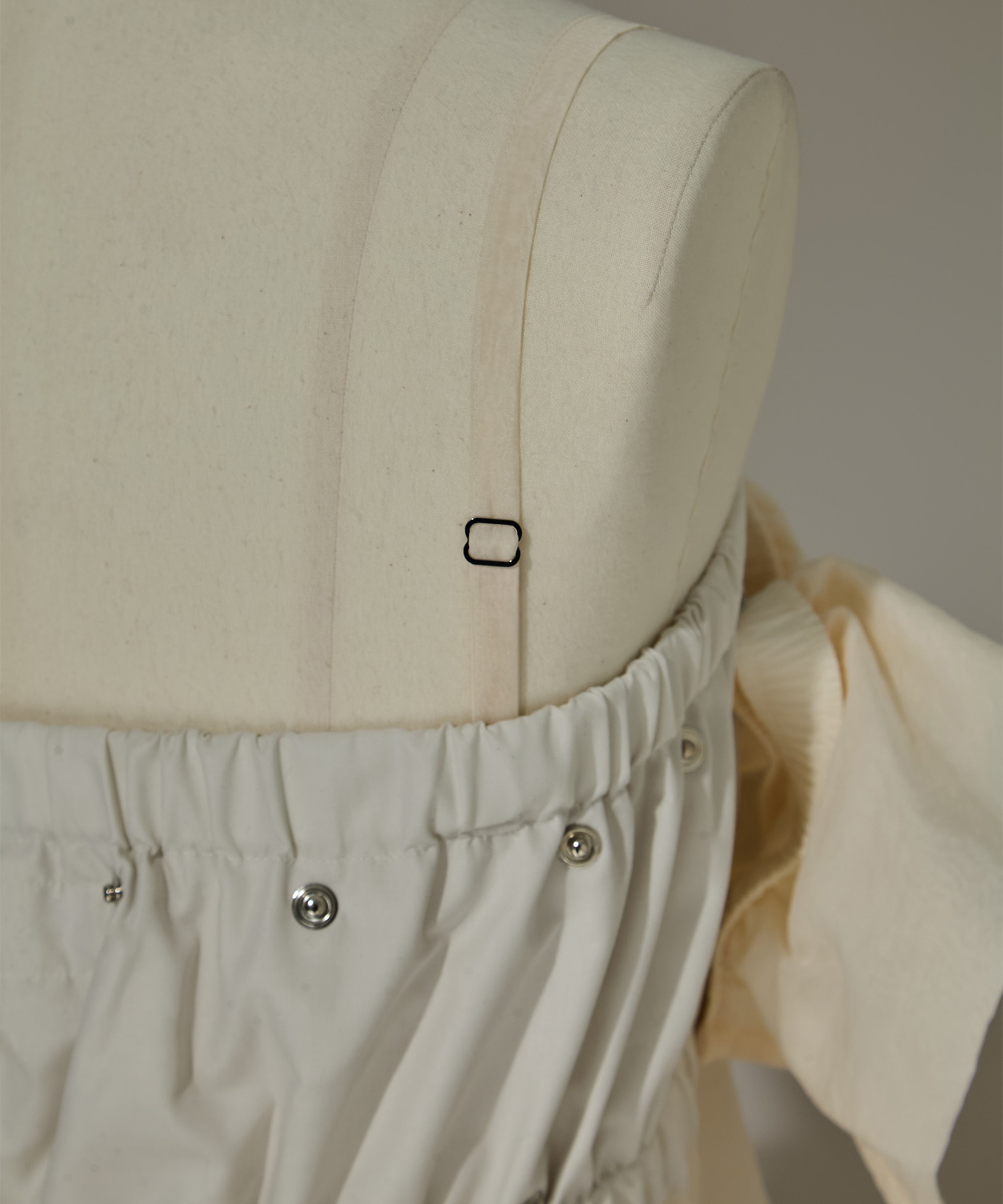 別注frower frill vest HOUGA