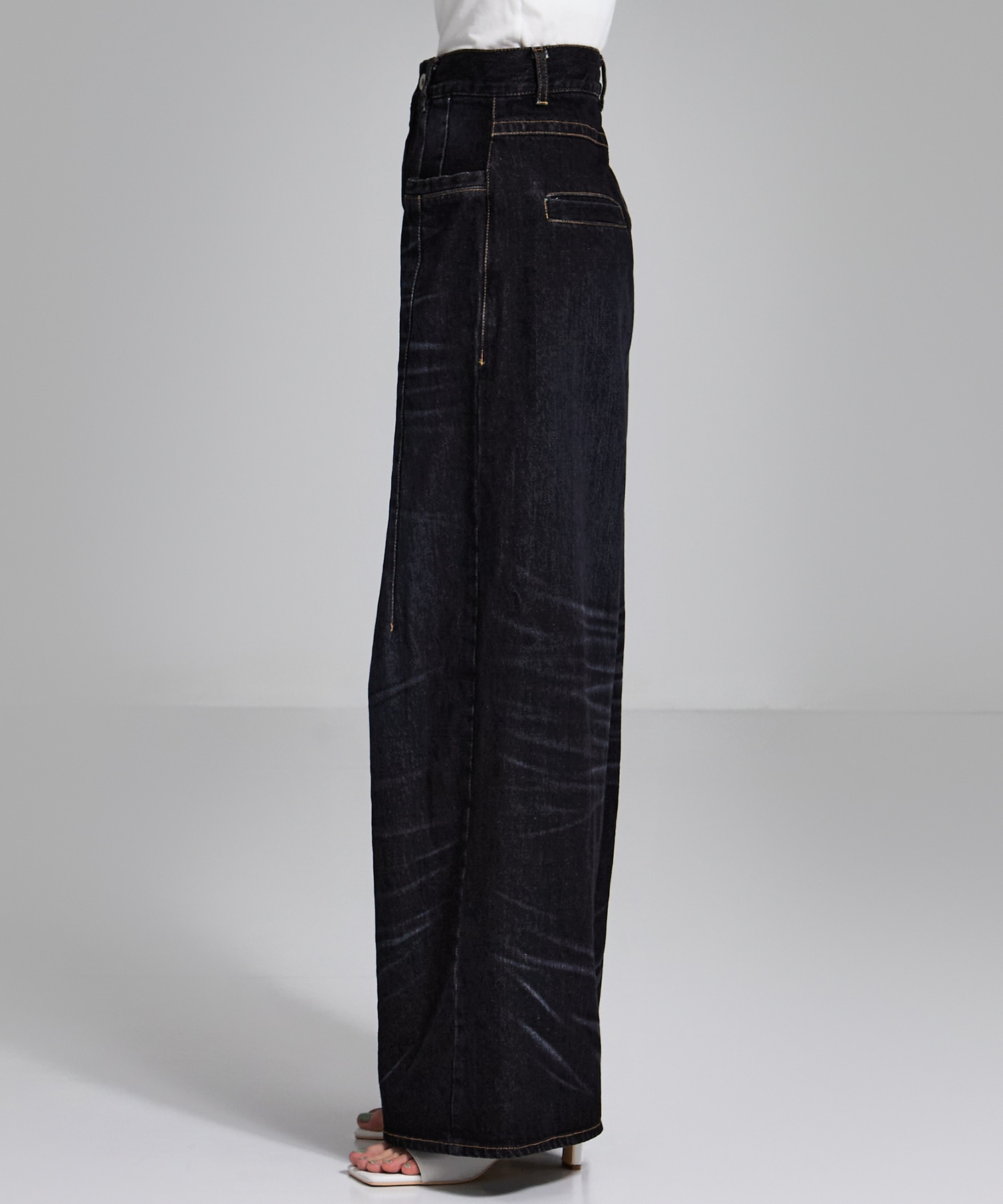 Tucked Wide Leg Jeans STUDIOUS