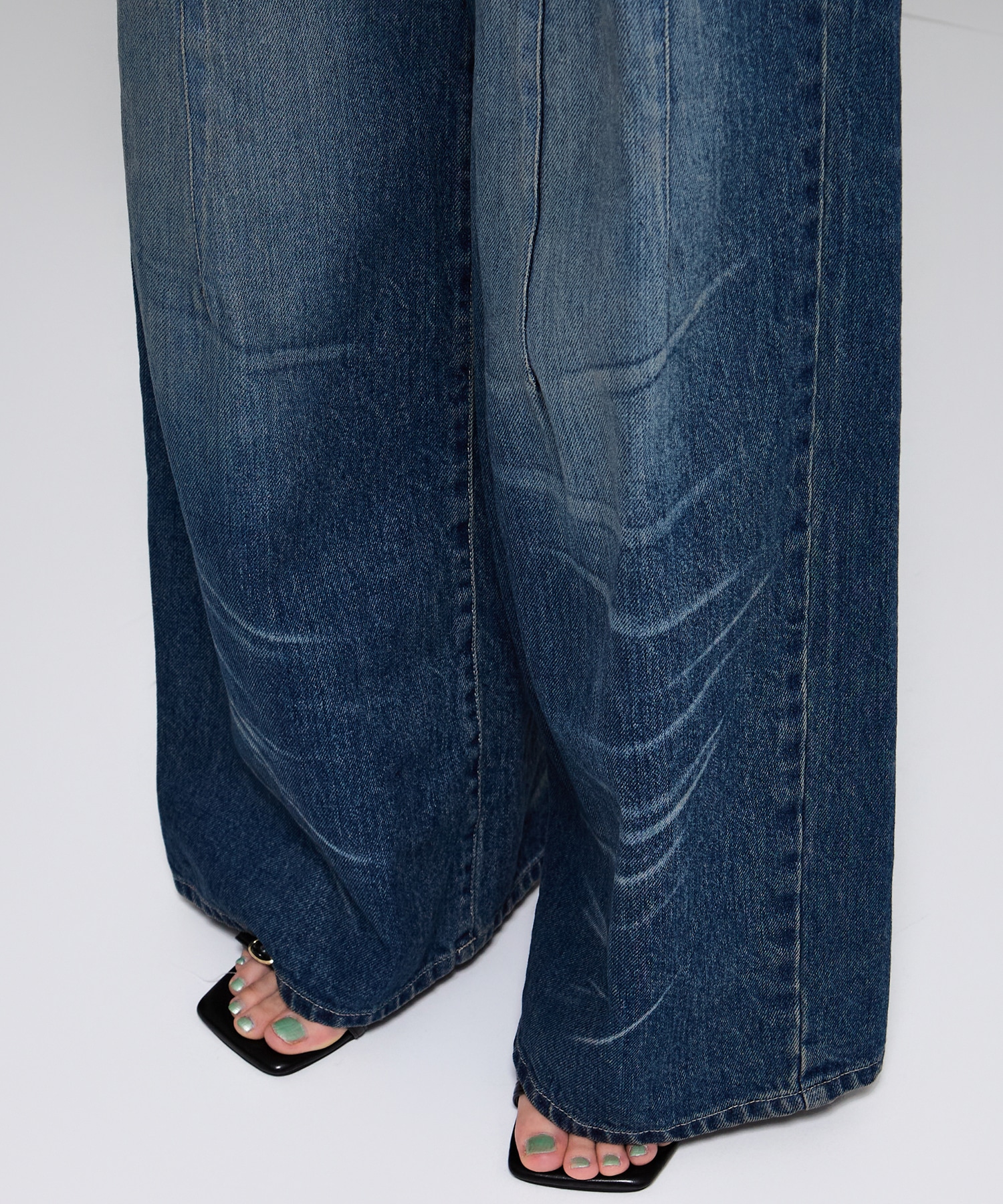 Tucked Wide Leg Jeans STUDIOUS