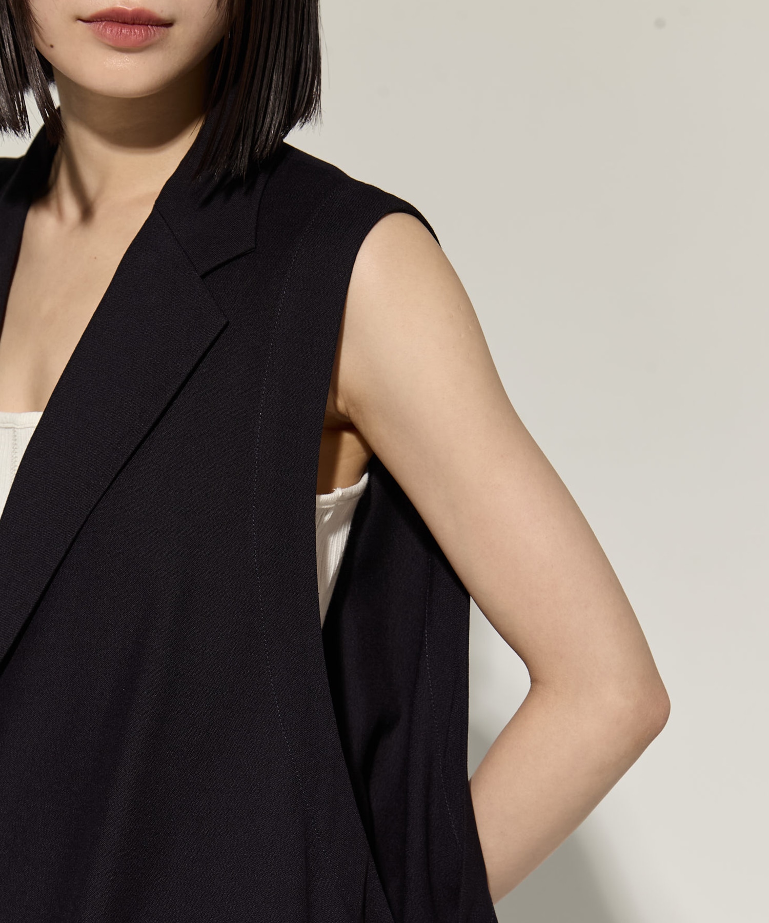 Side Eyelet Vest UJOH
