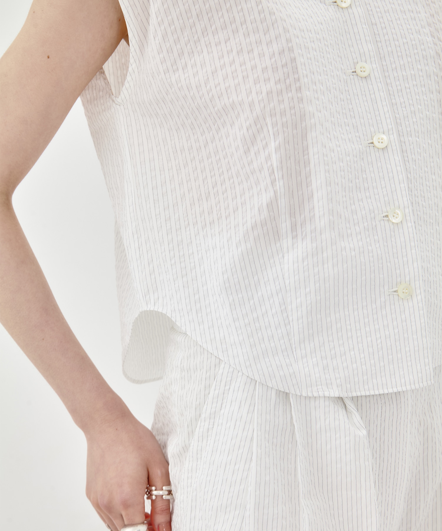 Seersucker Sleeveless Shirt STUDIOUS