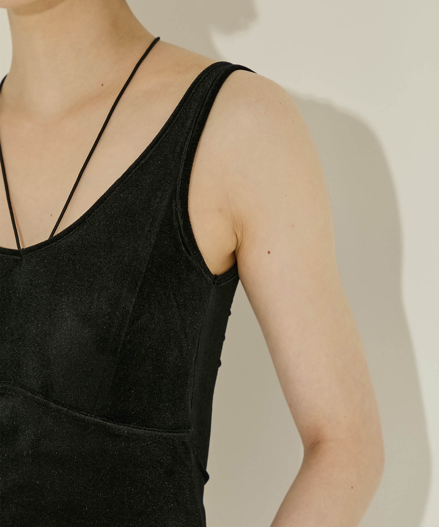VELOUR CUPIN HALTER　NECK CAMISOLE STUDIOUS