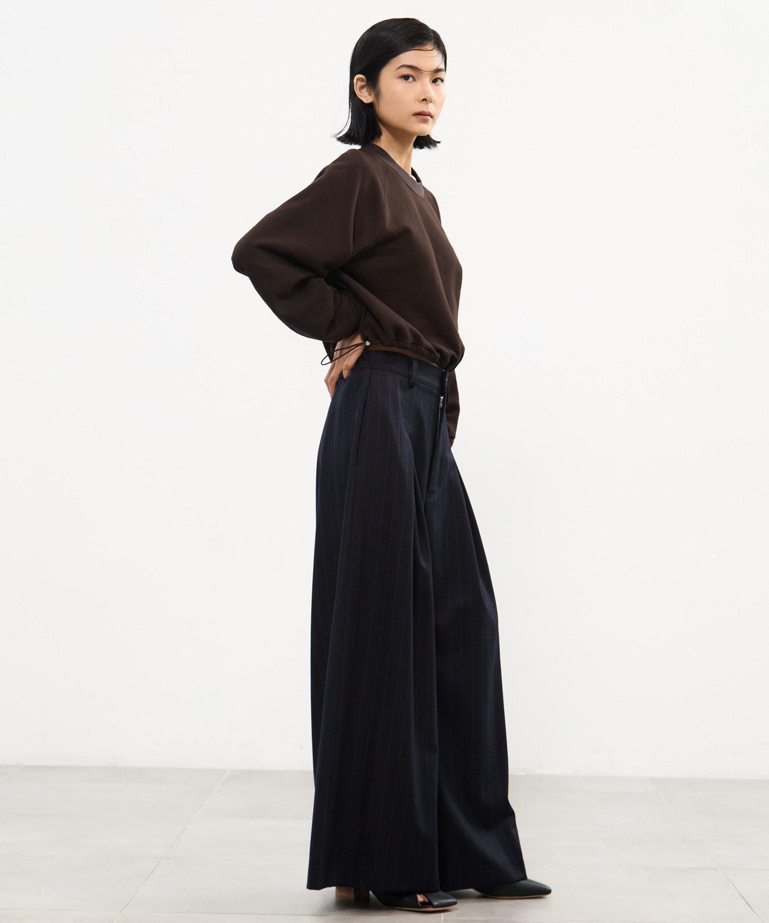 DRAWSTRING GATHER SLEEVE SWEAT SHIRT STUDIOUS