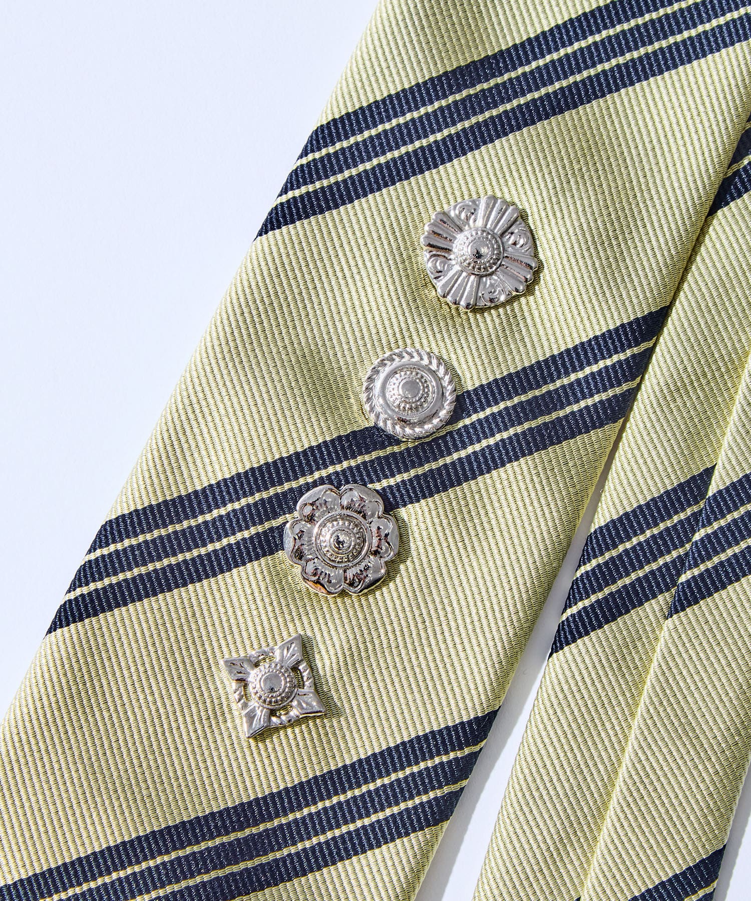 Metal concho tie TOGA