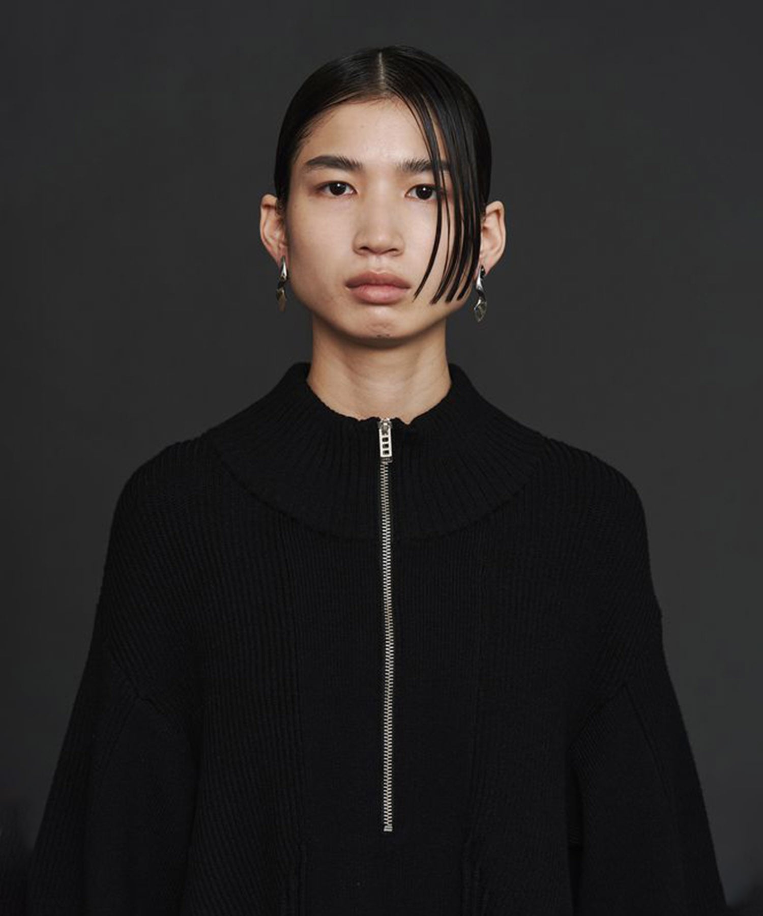 PIN TUCK HALF ZIP TOP UN3D.