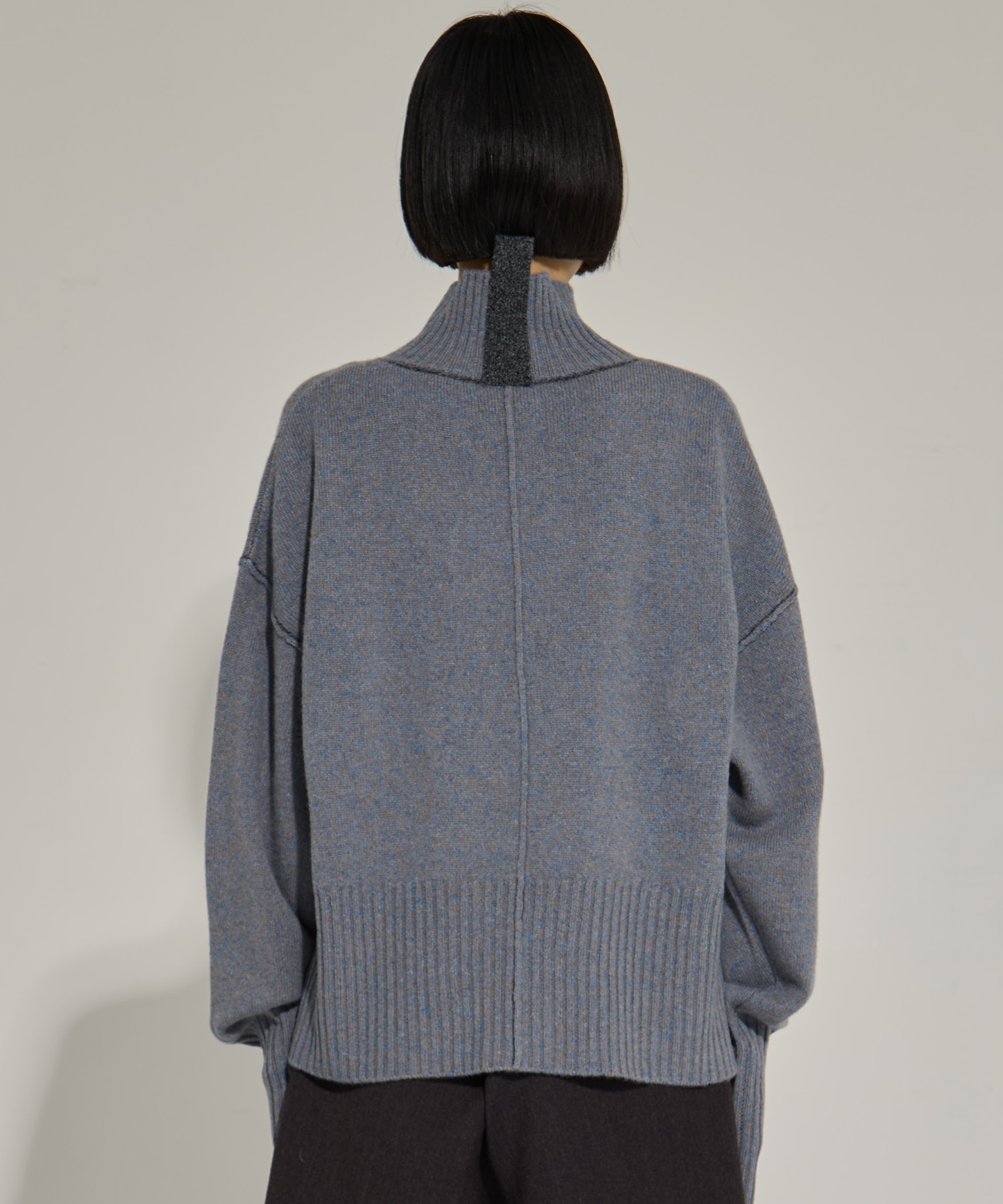 AKES-006（タートルネックニット） AKANE UTSUNOMIYA