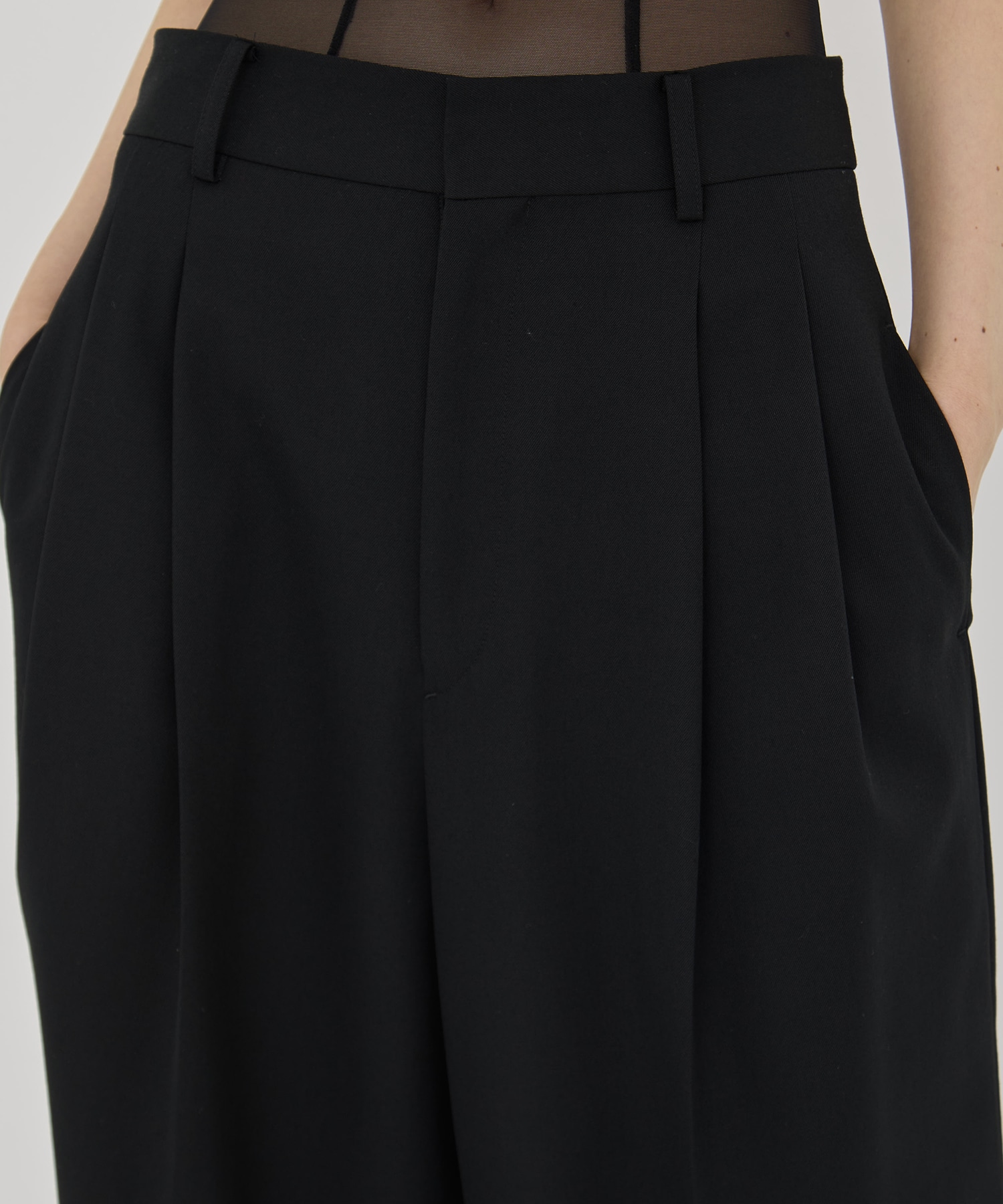 BLACK FORMAL TWO TUCK WIDE PANTS CINOH