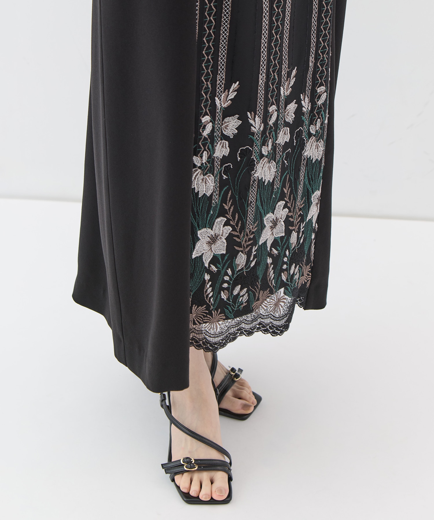 Classic lace dress MURRAL
